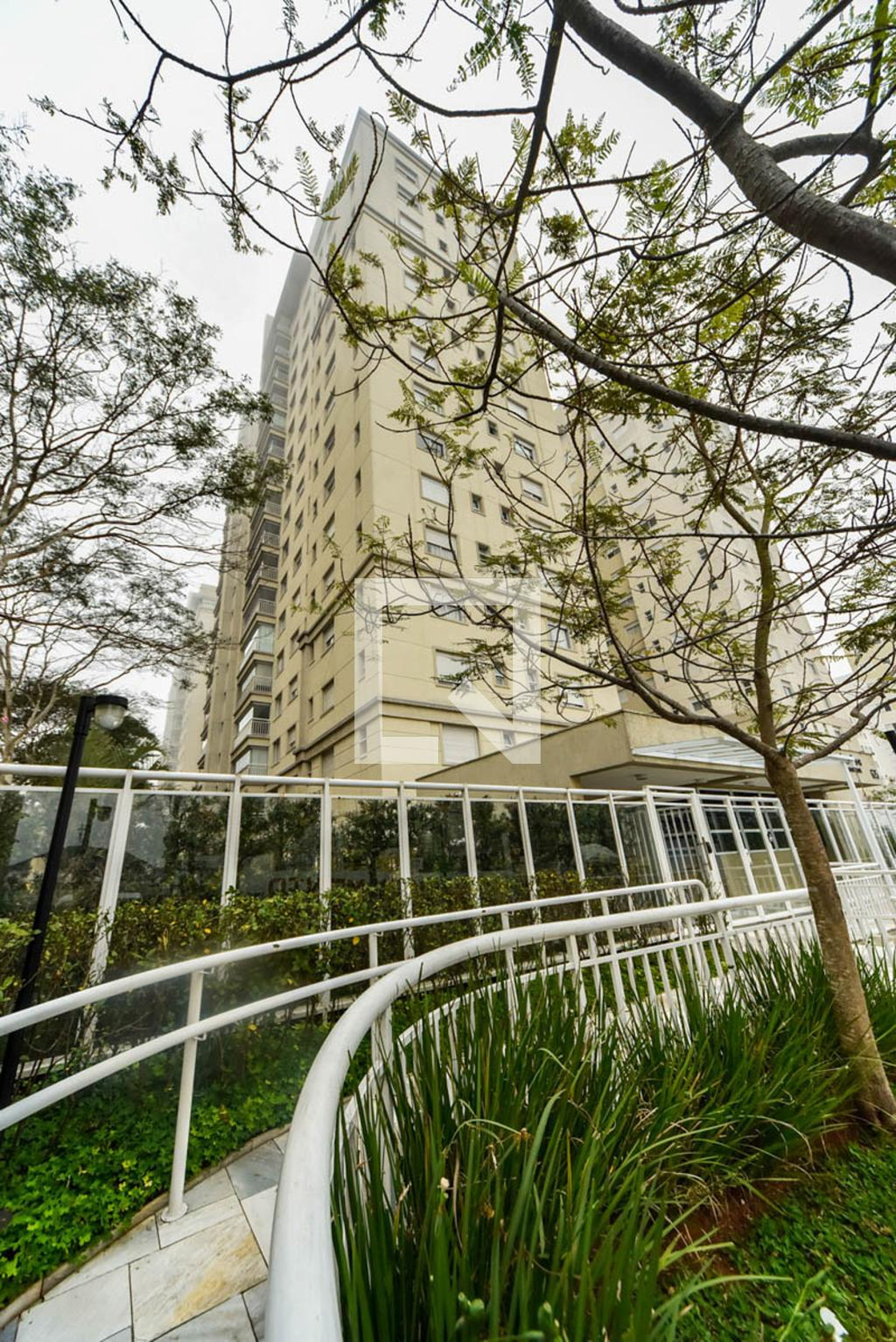 Fachada do Condomínio Condomínio Les Sens