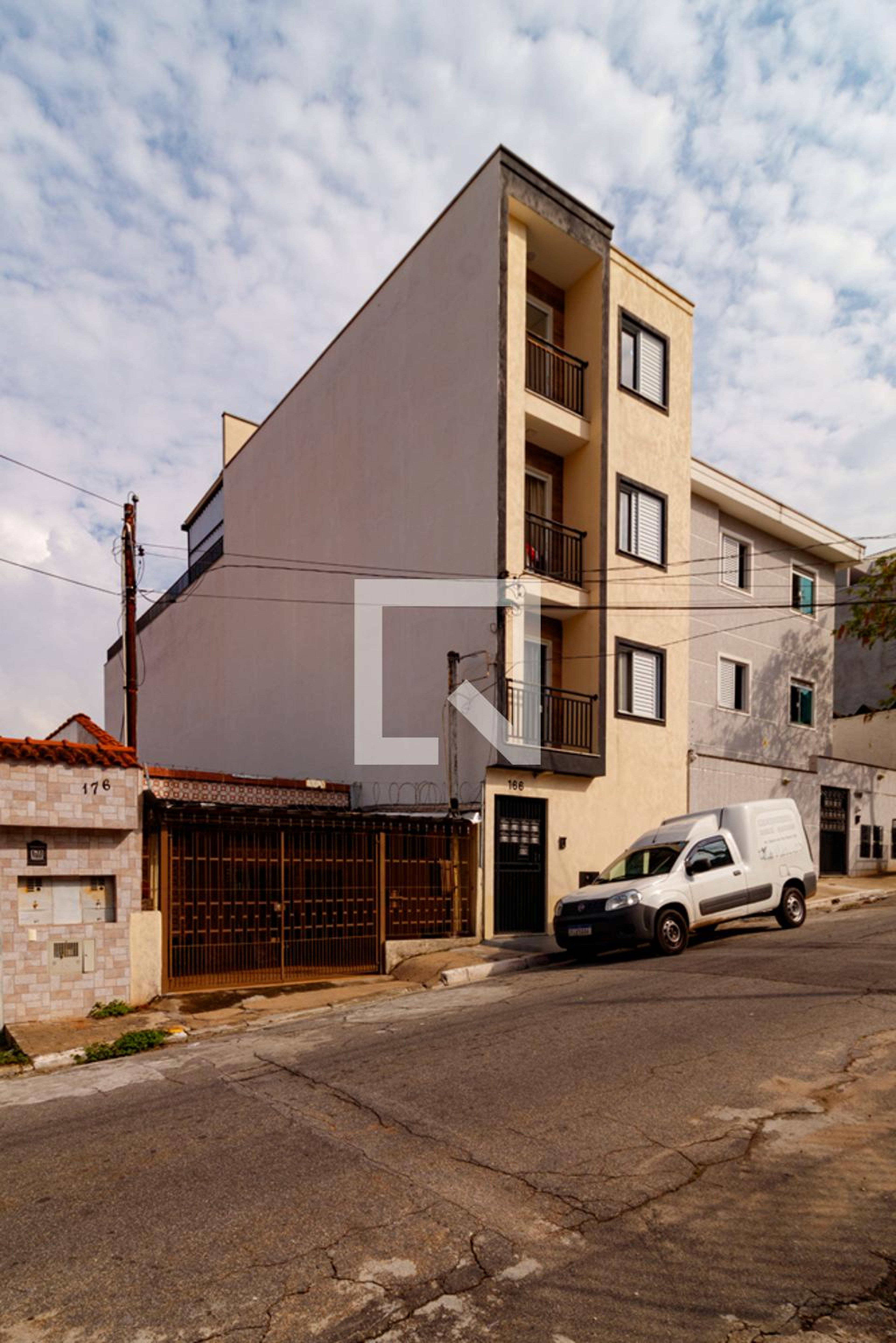 Fachada Condomínio em Rua João de Ledesma, 166