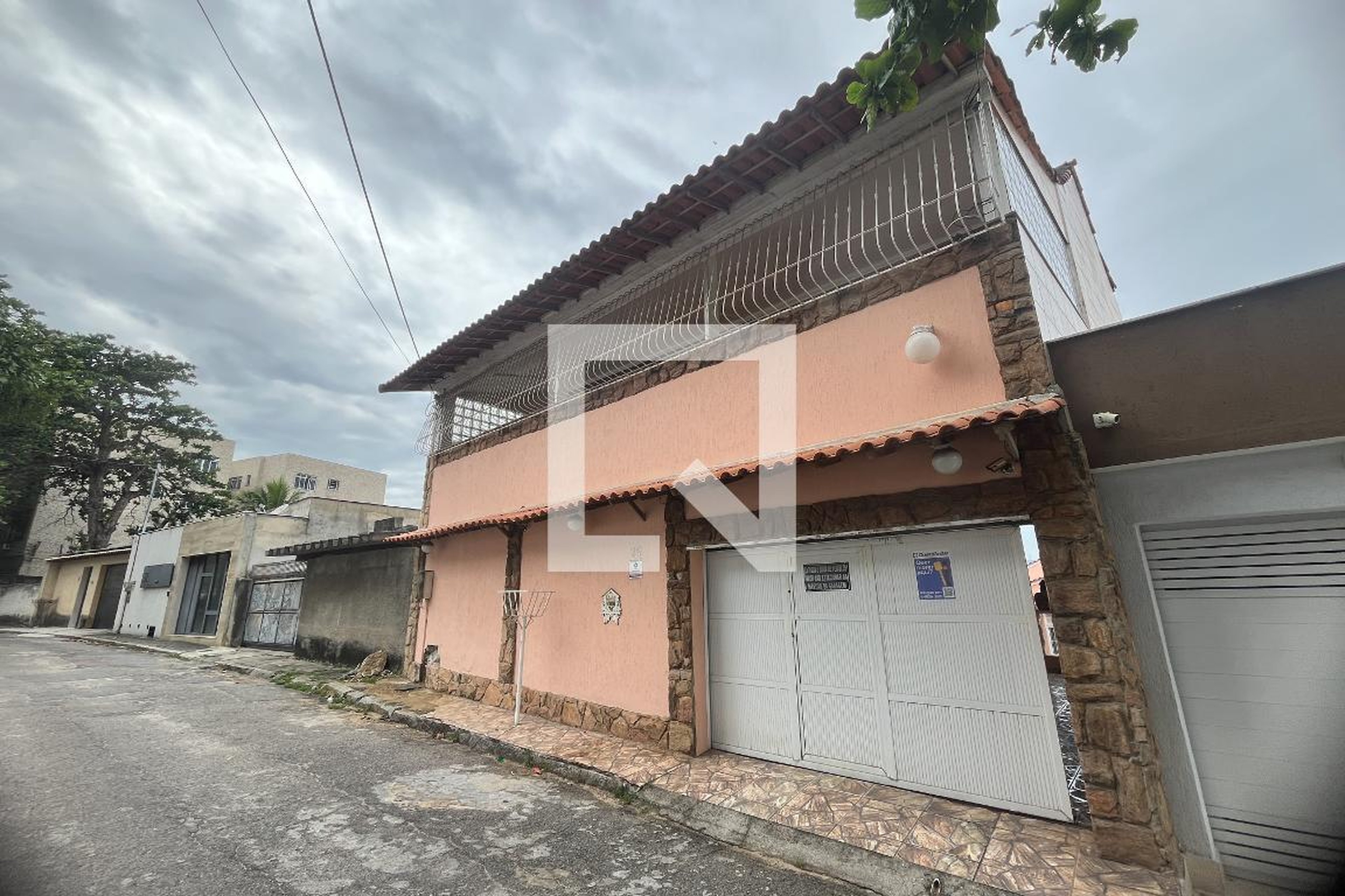 Fachada Condomínio em Rua Cabo Frio, 26