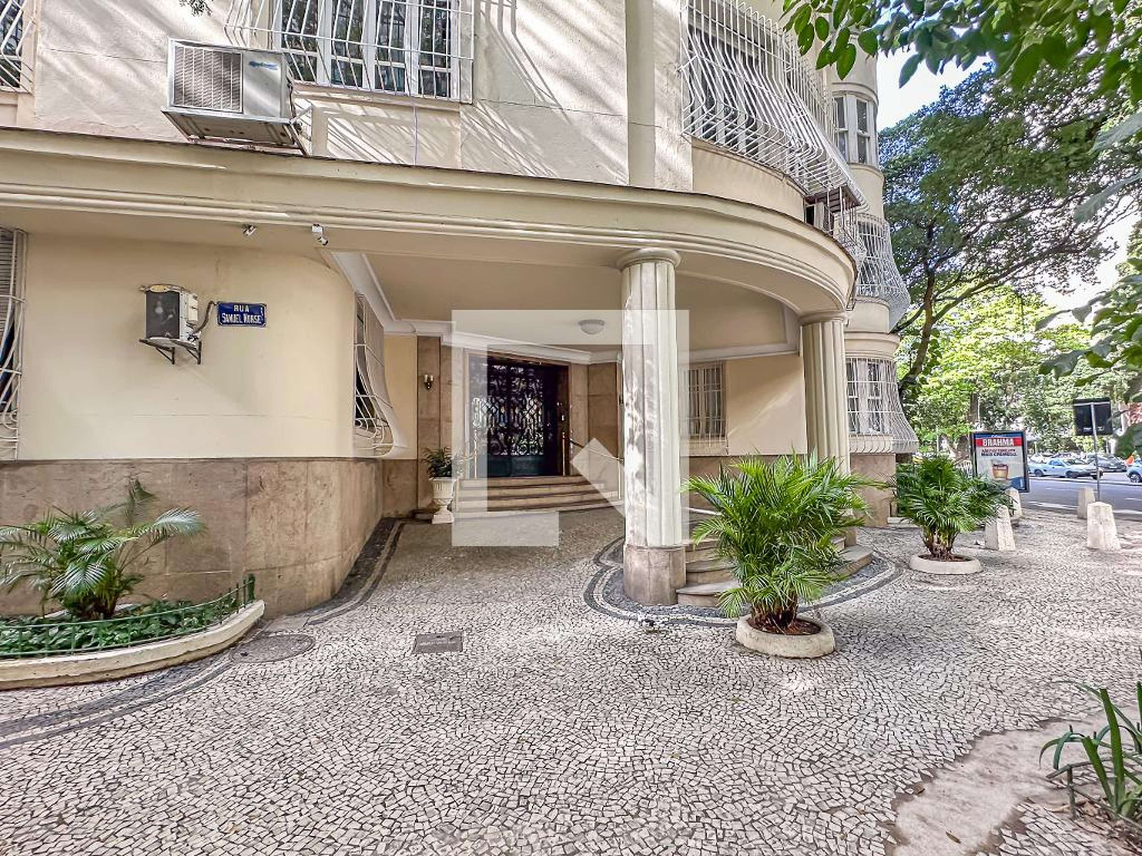 Fachada Condomínio em Avenida Osvaldo Cruz, 53