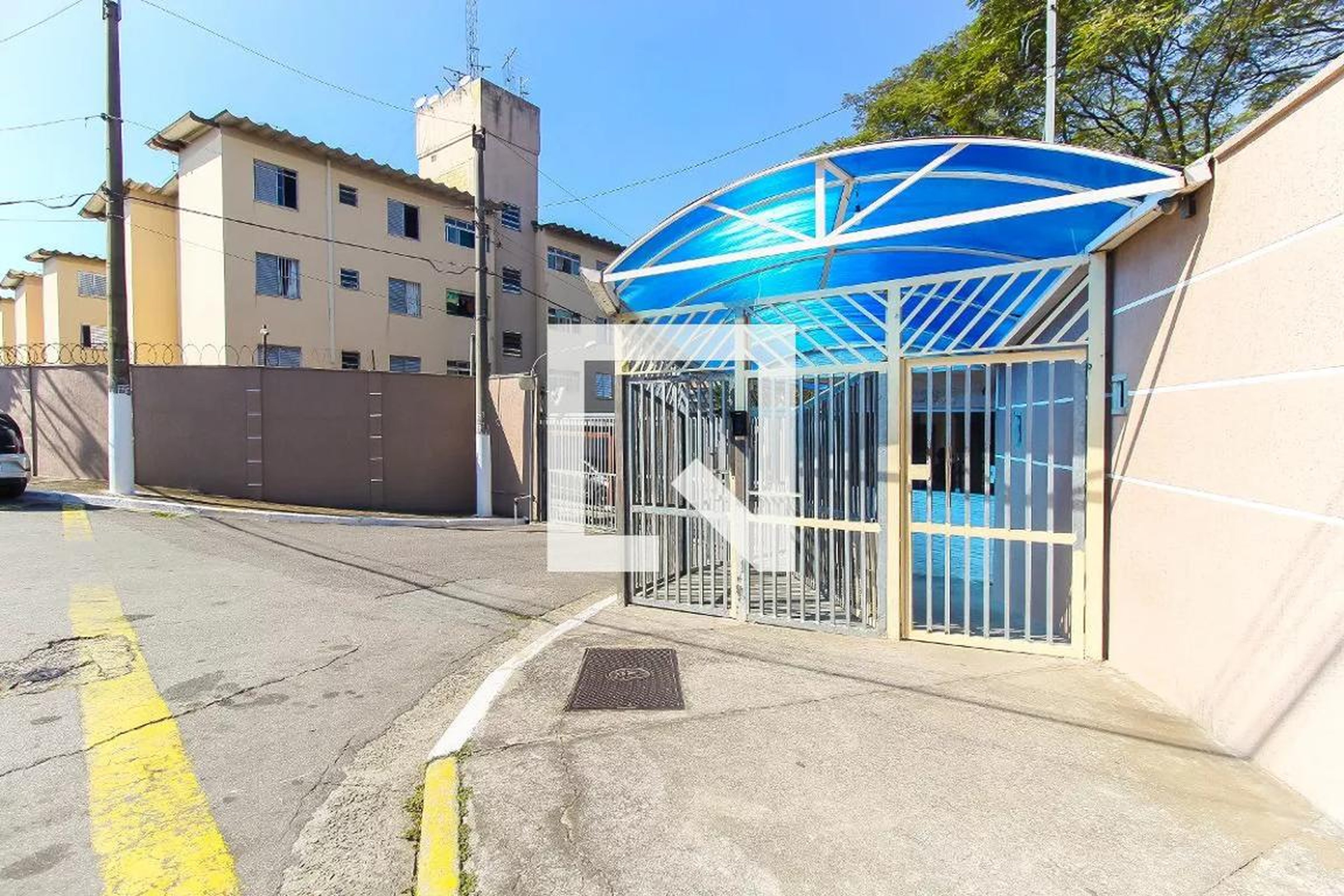 Fachada do Condomínio Condomínio Fechado Residência Dina