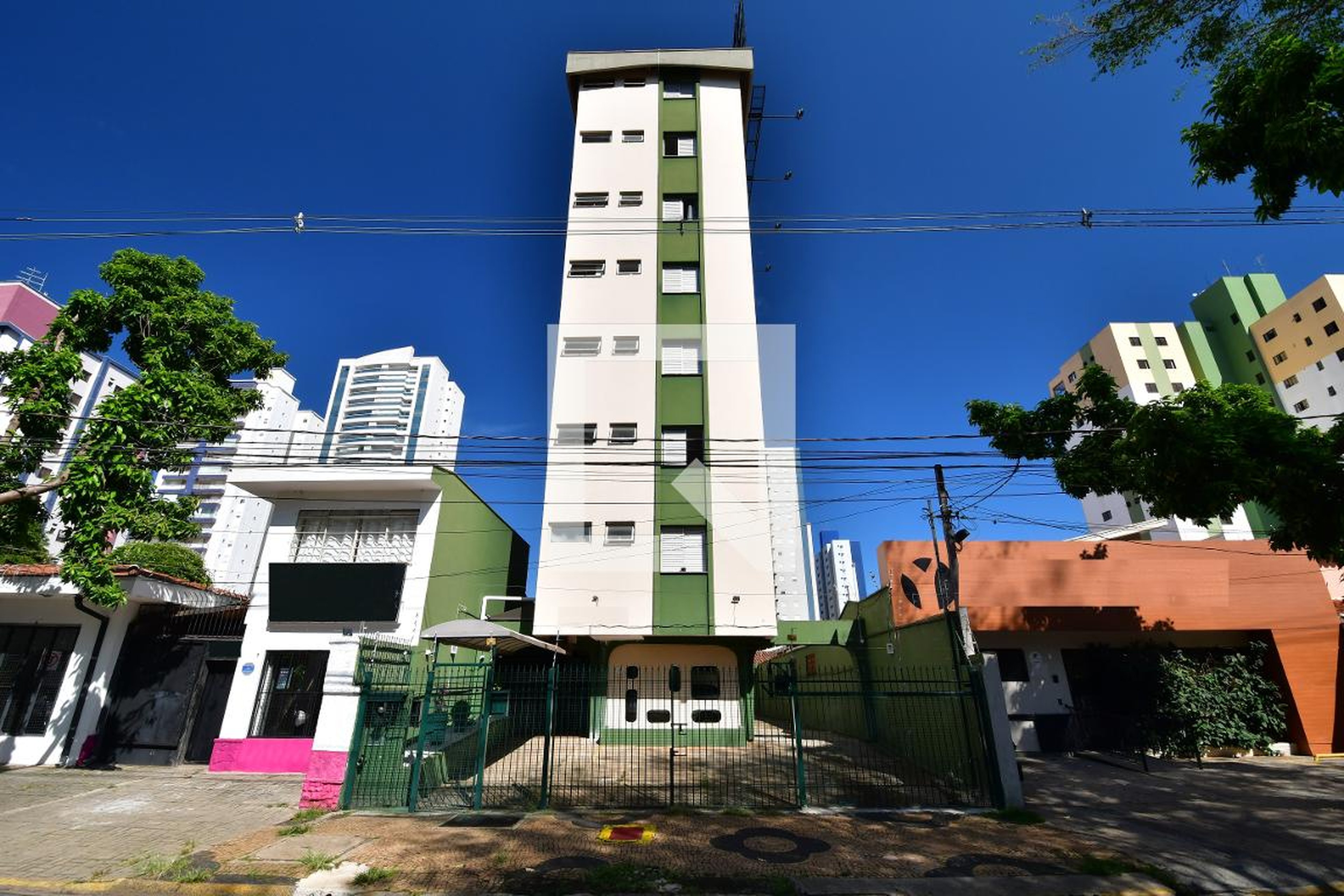 Fachada do Prédio Condomínio em Rua Coelho Neto, 43