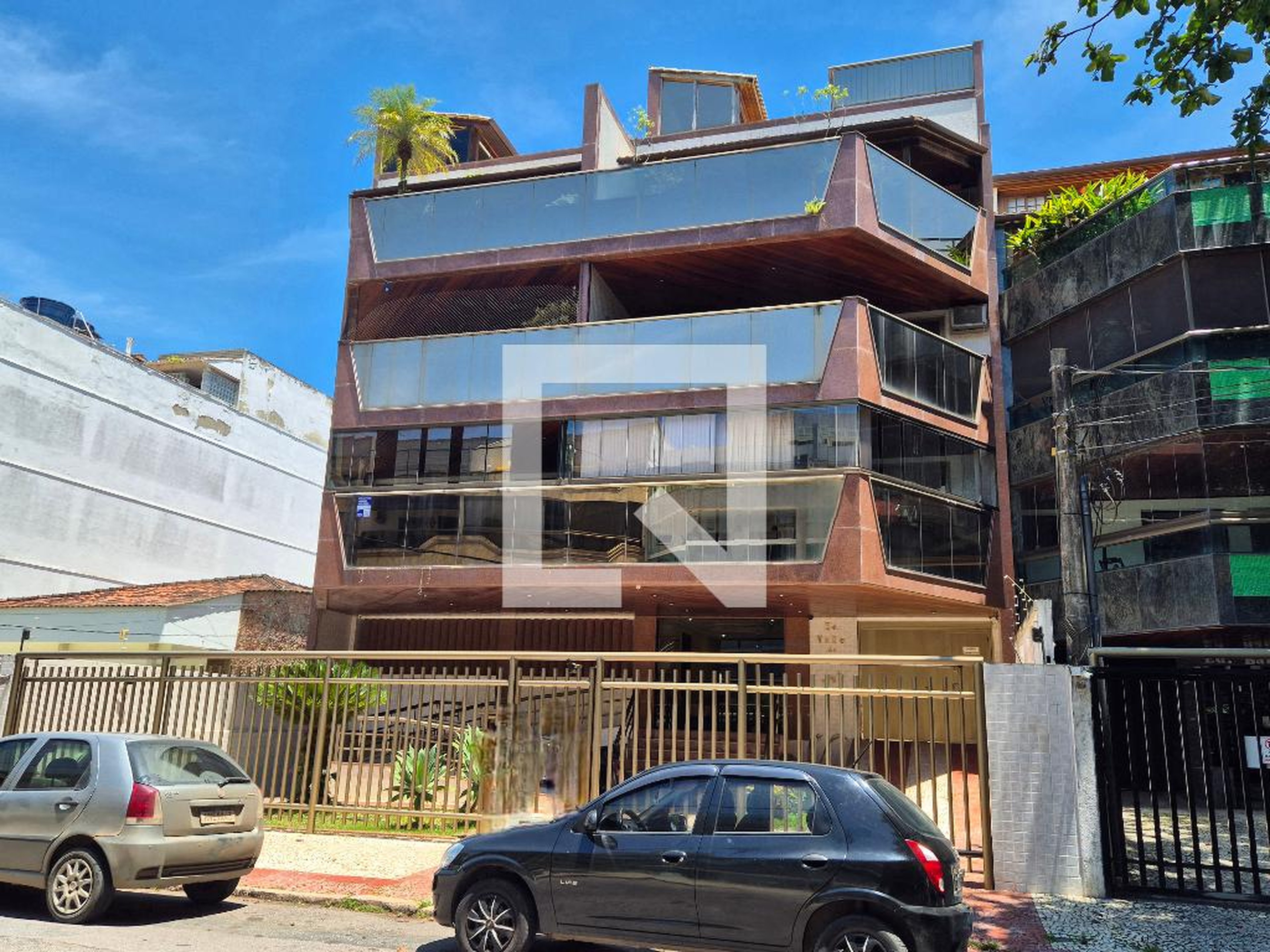 Fachada do Prédio Condomínio em Rua Demóstenes Madureira de Pinho, 796