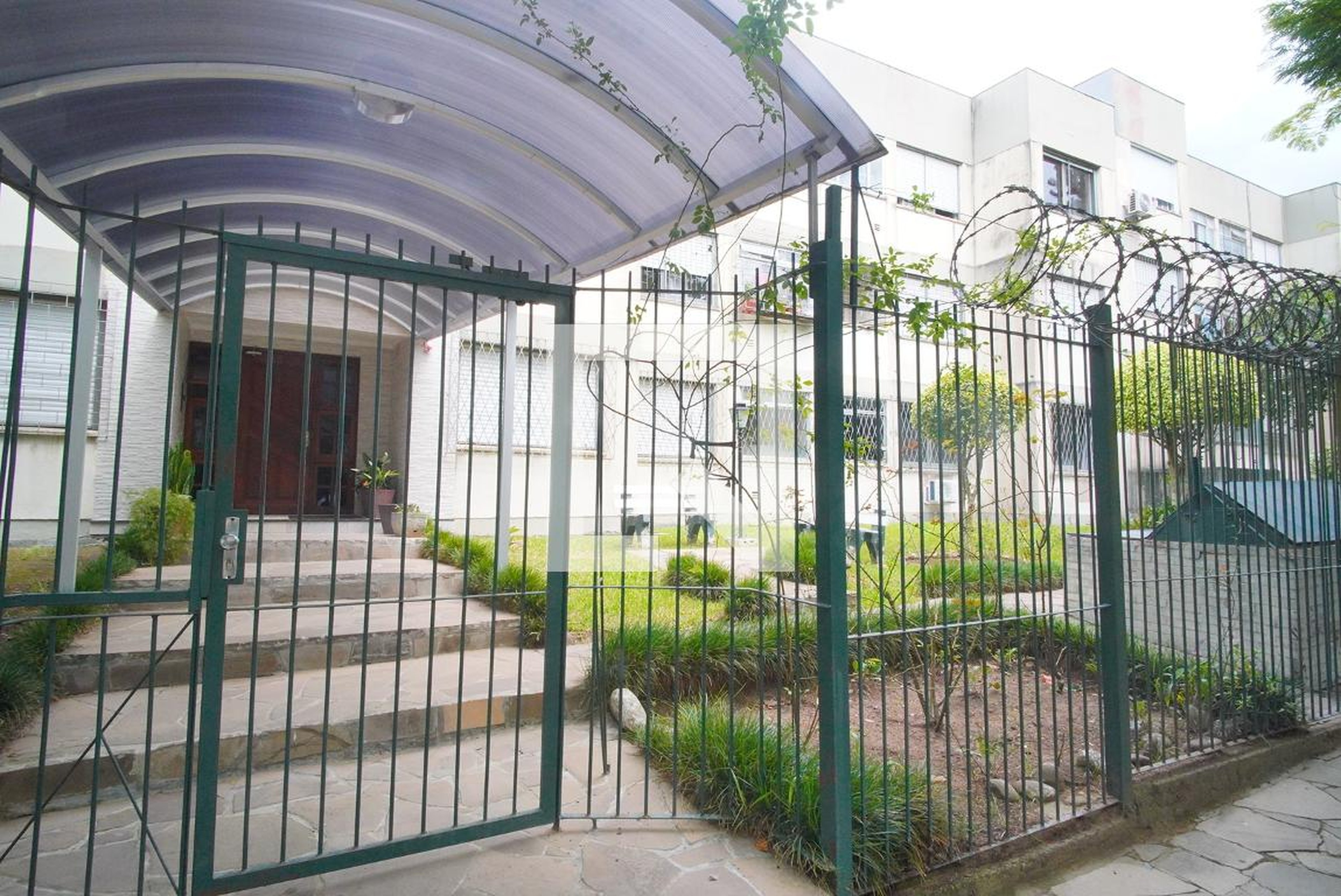 Fachada Condomínio em Rua Hugo Livi, 315