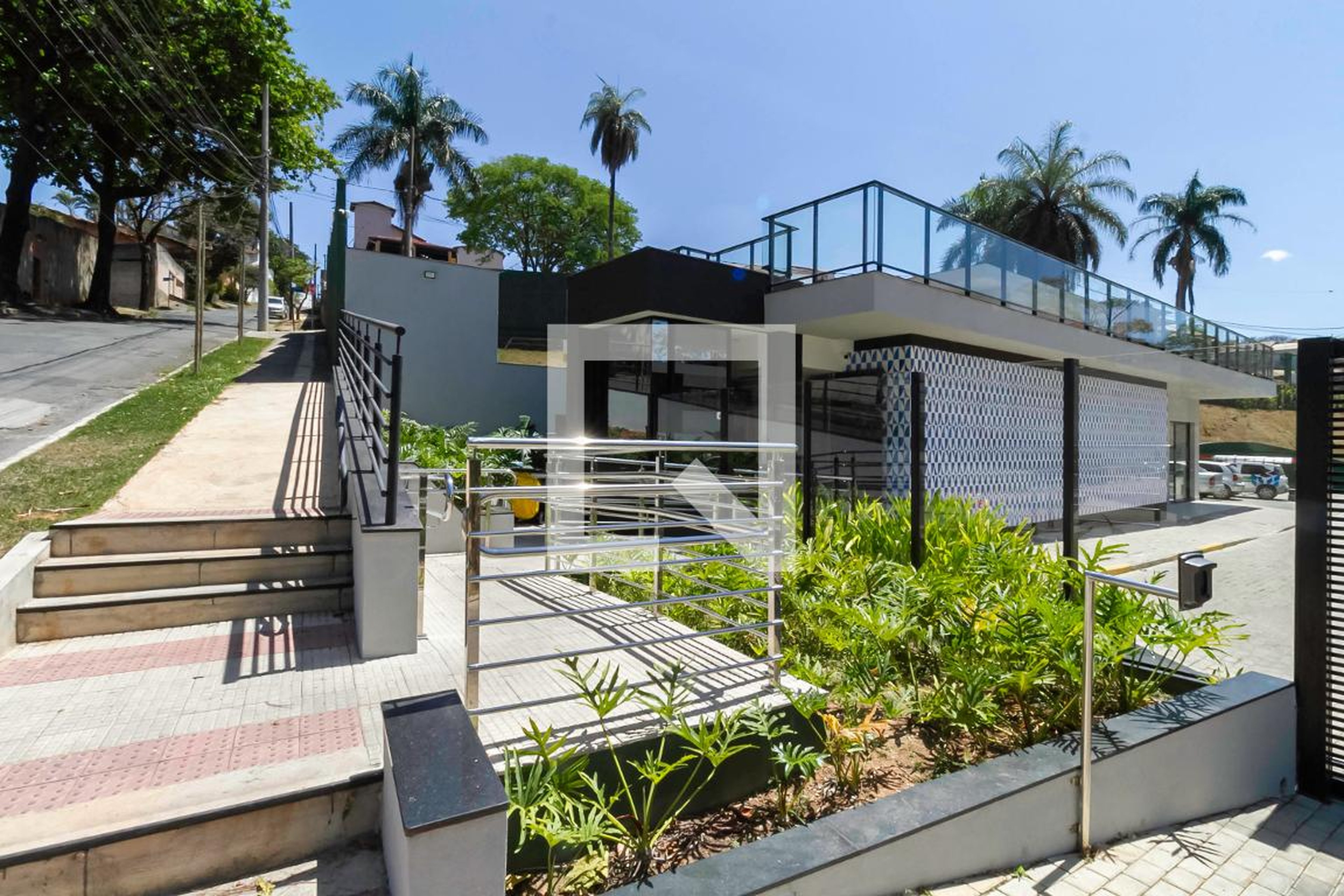 Fachada do condomínio Condomínio em Rua Jaír Ferreira de Sá, 28