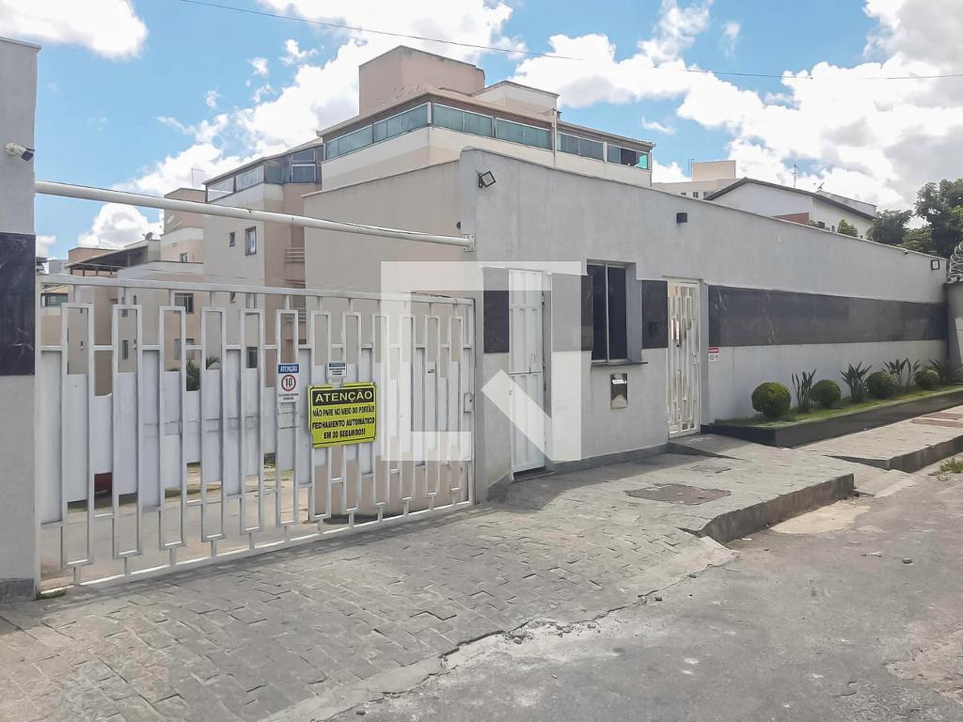 Fachada do Condomínio Condomínio em Rua Estância Terra Rica, 442