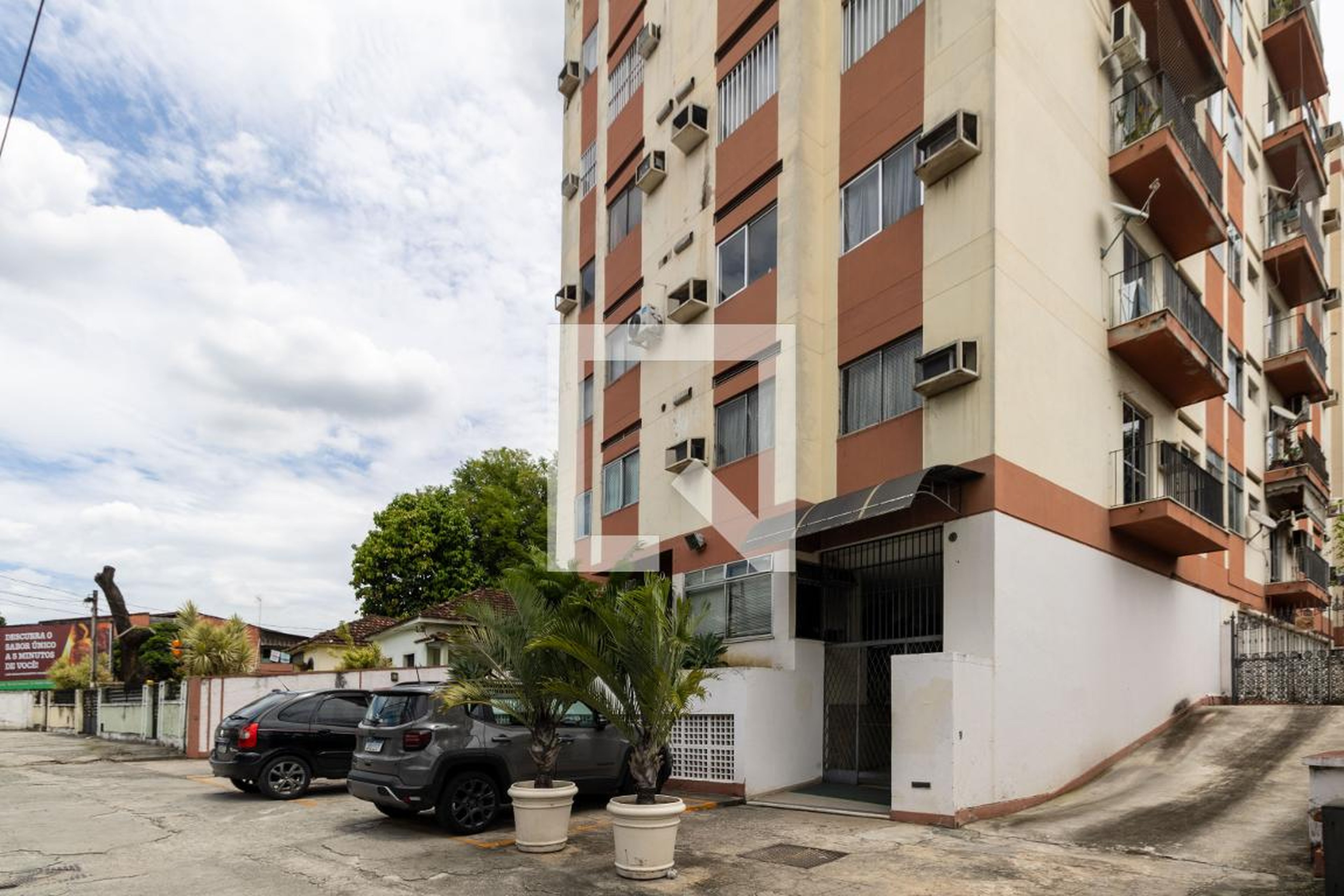 Fachada do Condomínio Edifício Solar do Monteiro