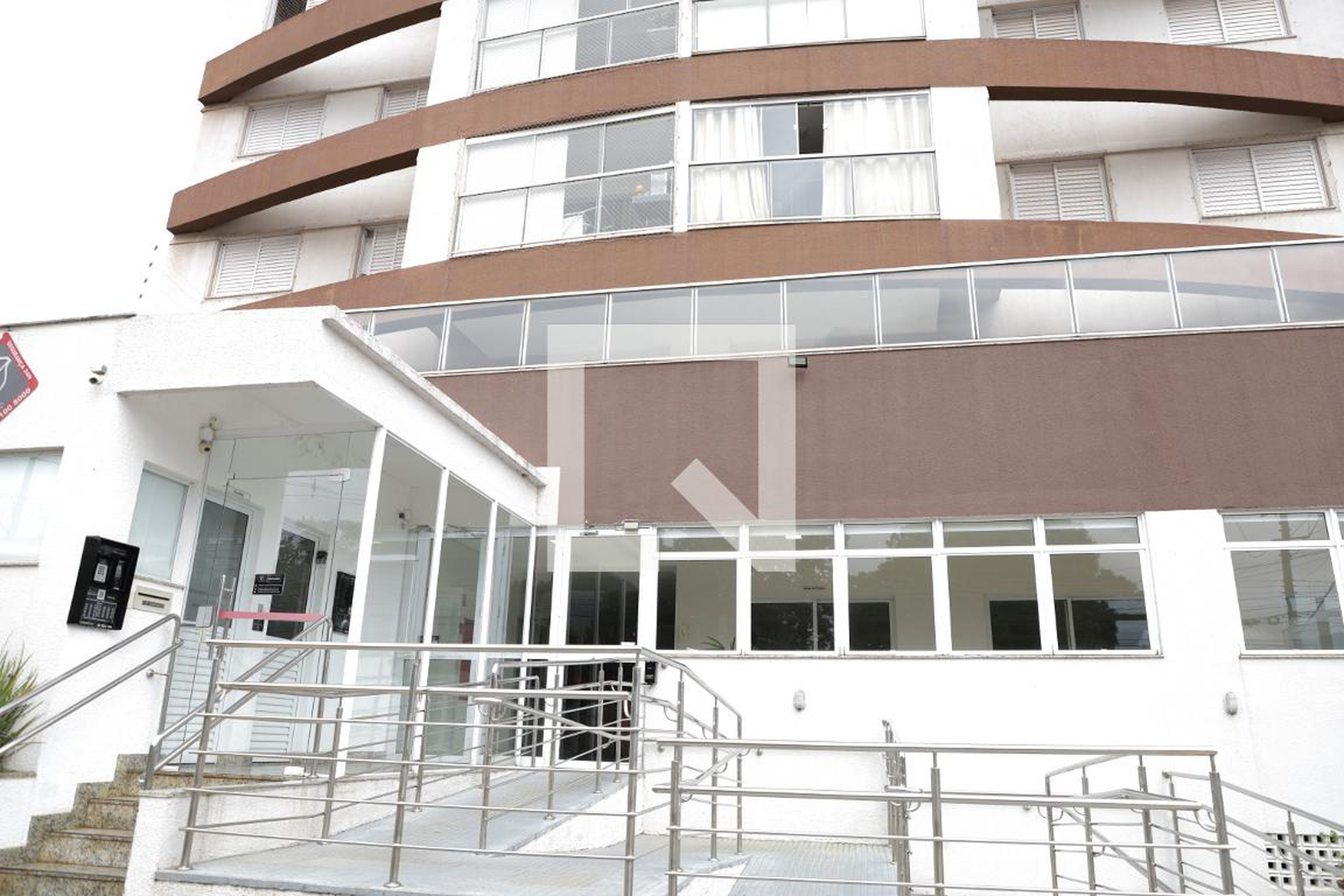 Fachada Condomínio em Rua C-78, 170