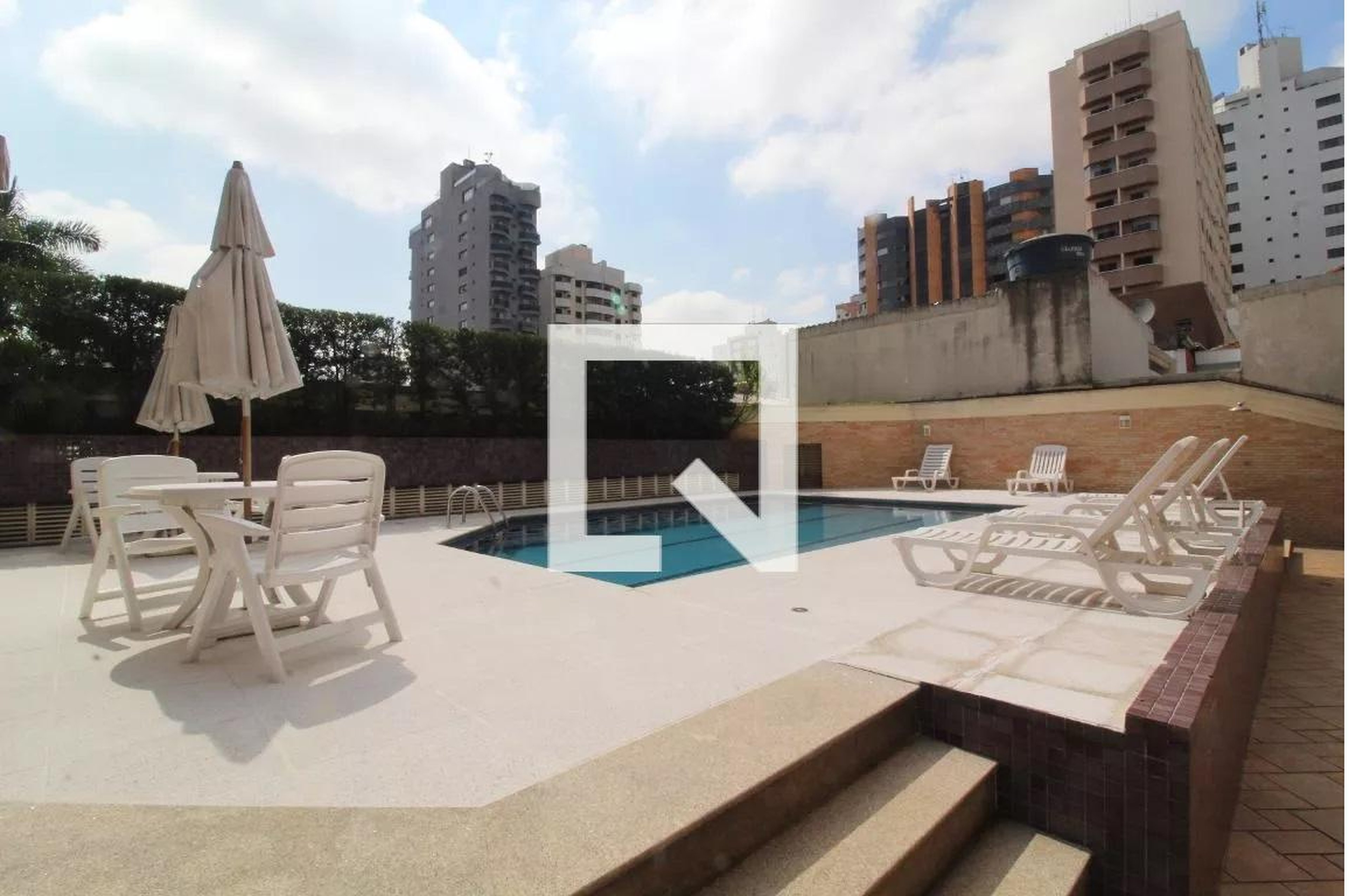 Piscina - Edifício Residencial Tirol