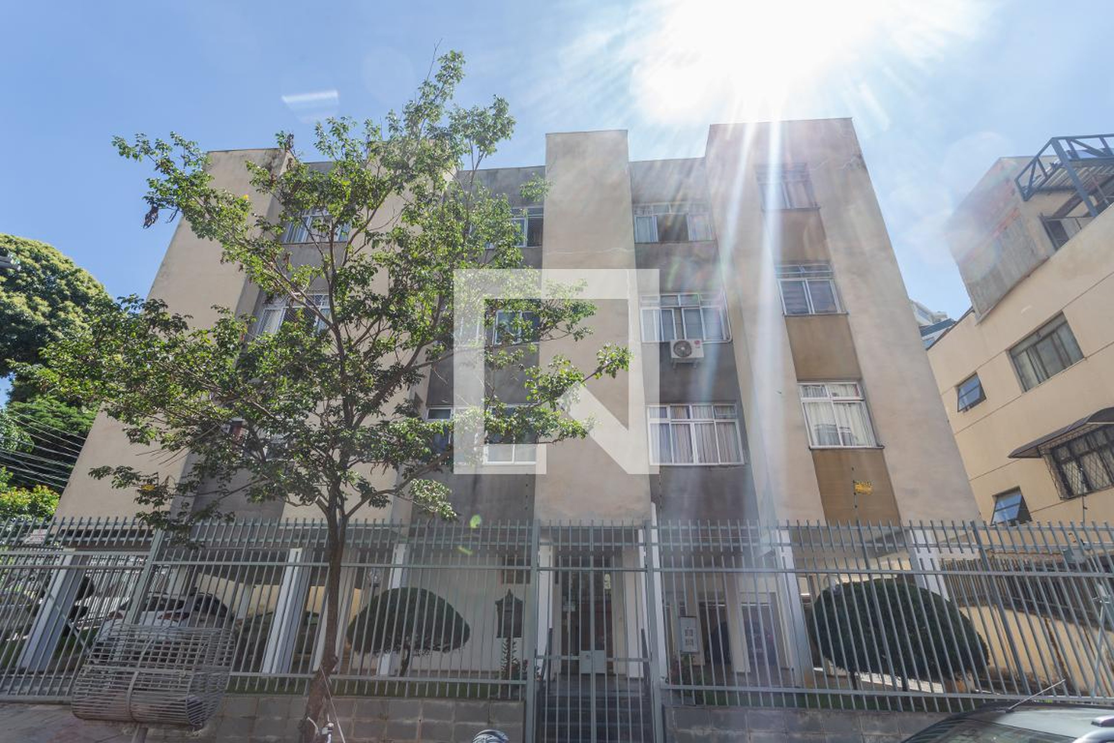 Fachada Condomínio em Rua Vicente Paulo Almeida, 145