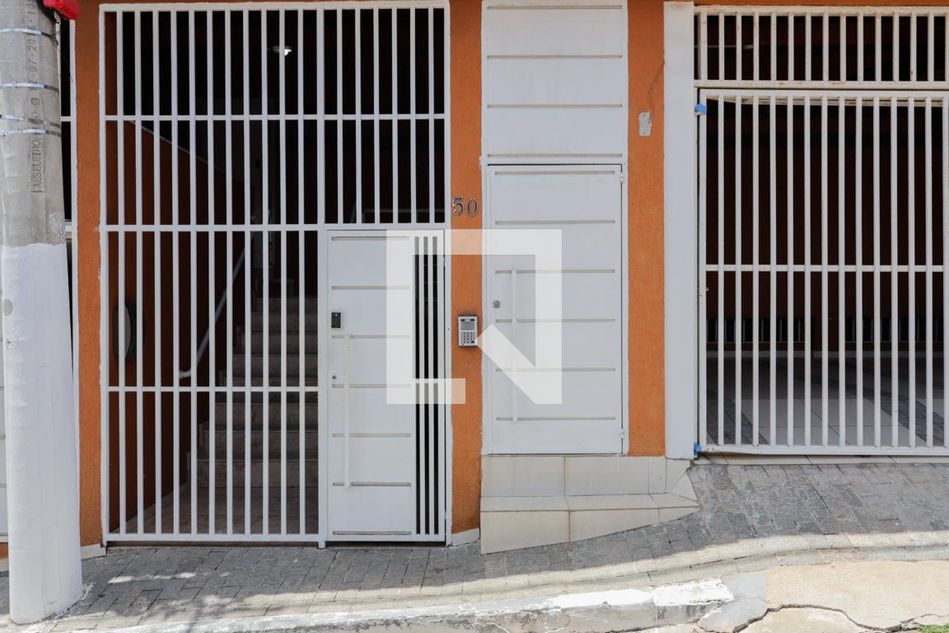 Fachada do condomínio Condomínio em Travessa Carolina Cabrera de França, 50