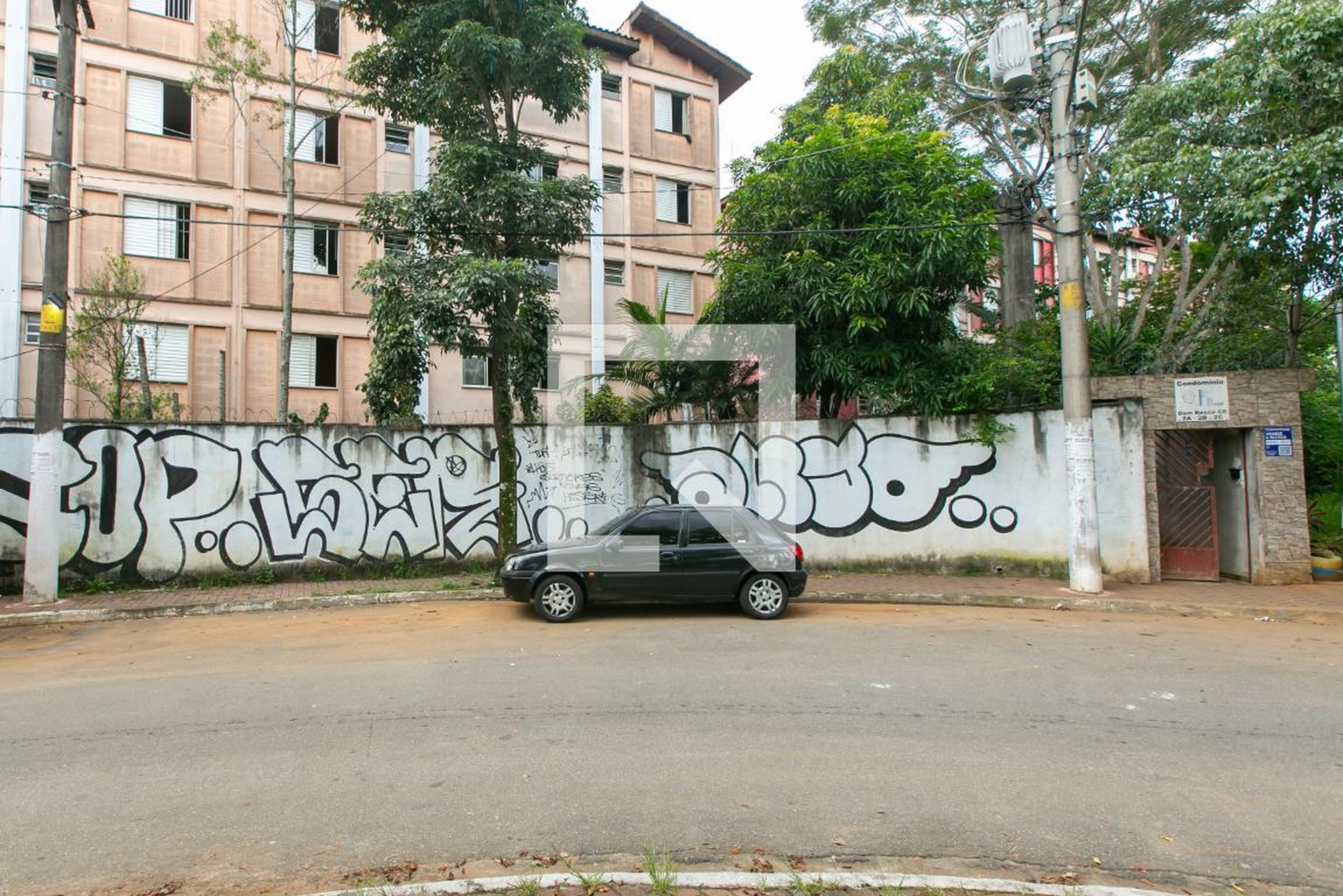 Fachada do Condomínio Condomínio em Rua Rafael Albarini, 757