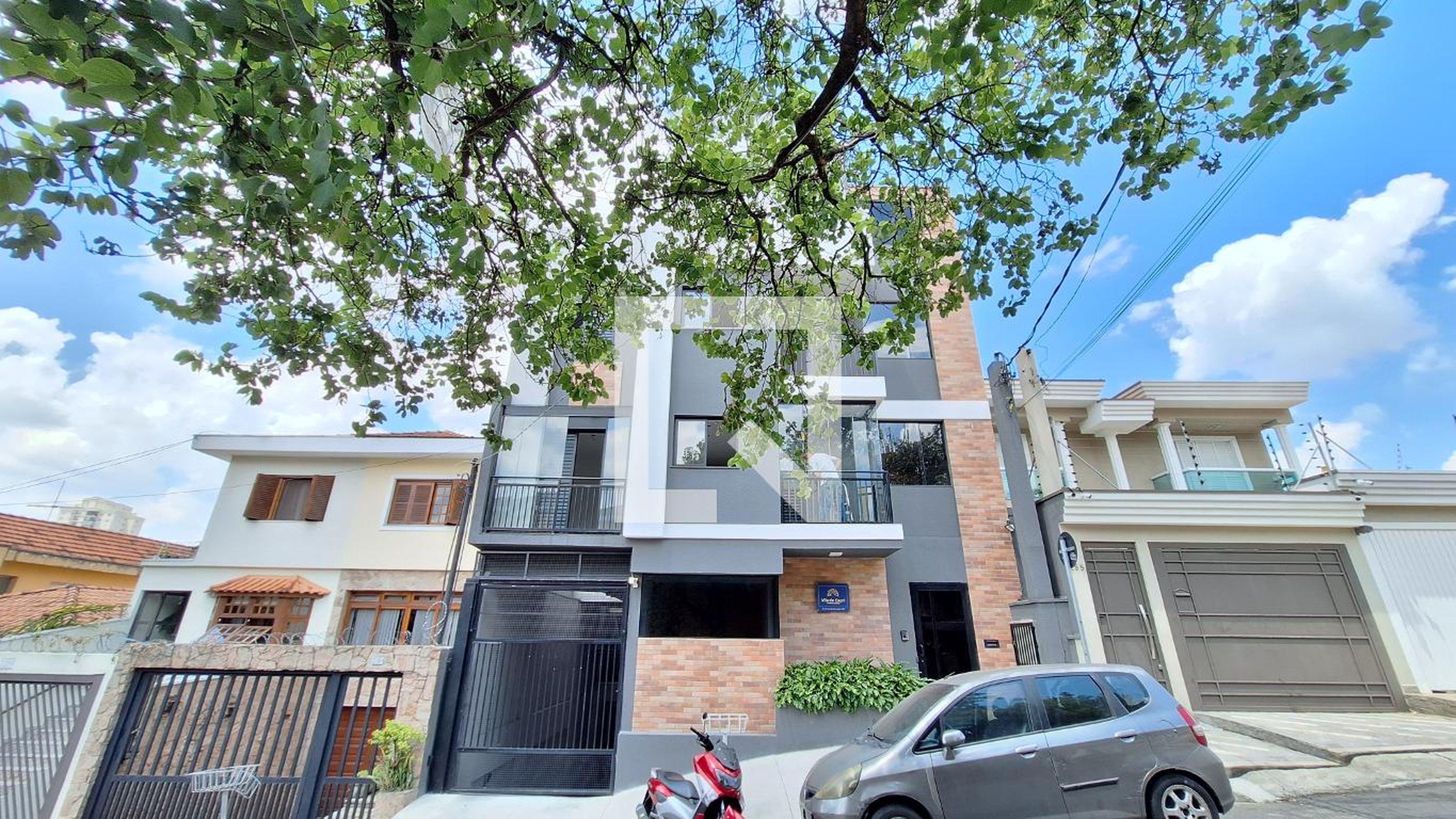 Fachada do Prédio Condomínio em Rua Armando Brussolo, 247