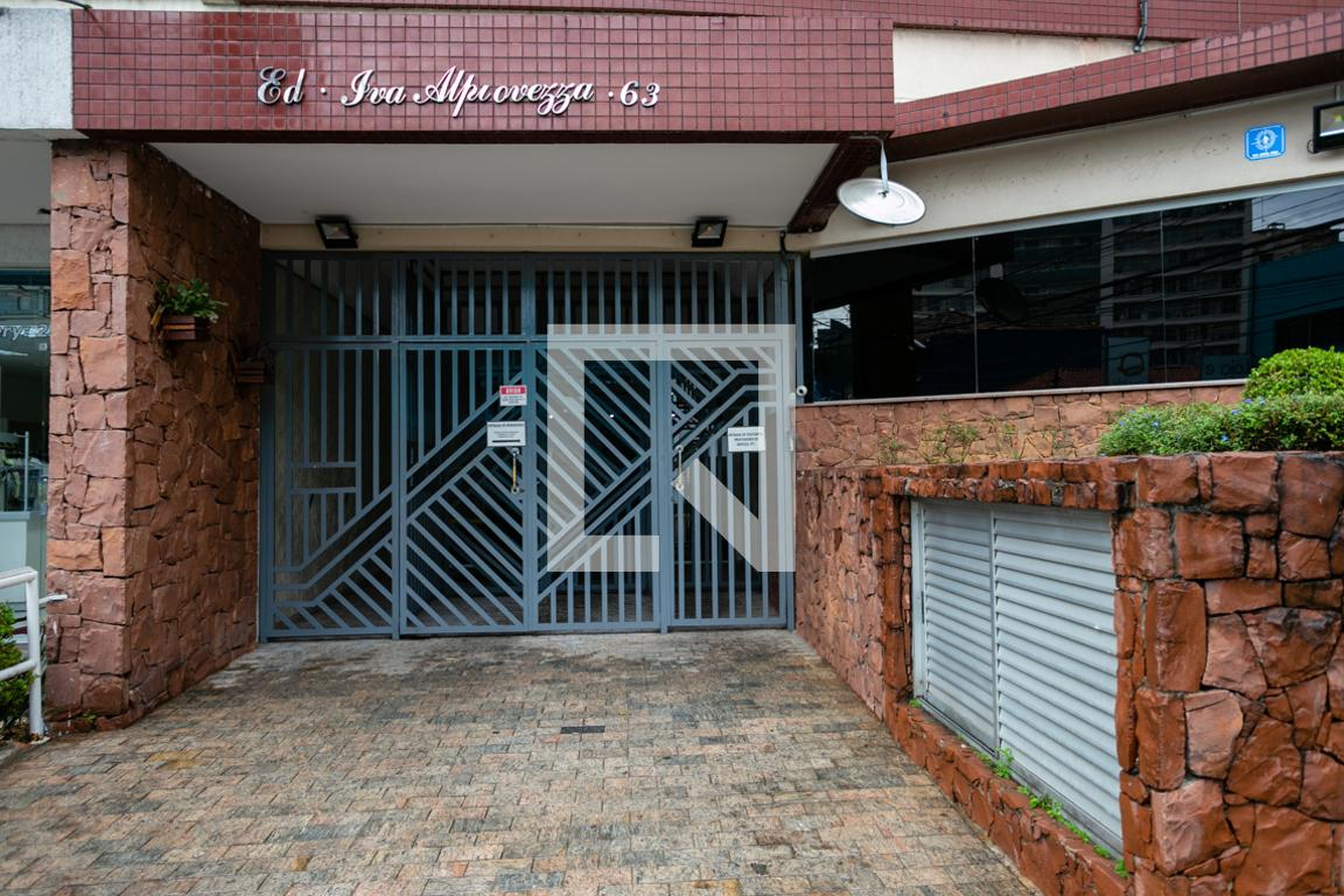 Fachada do condomínio Edifício Iva Alpiovezza