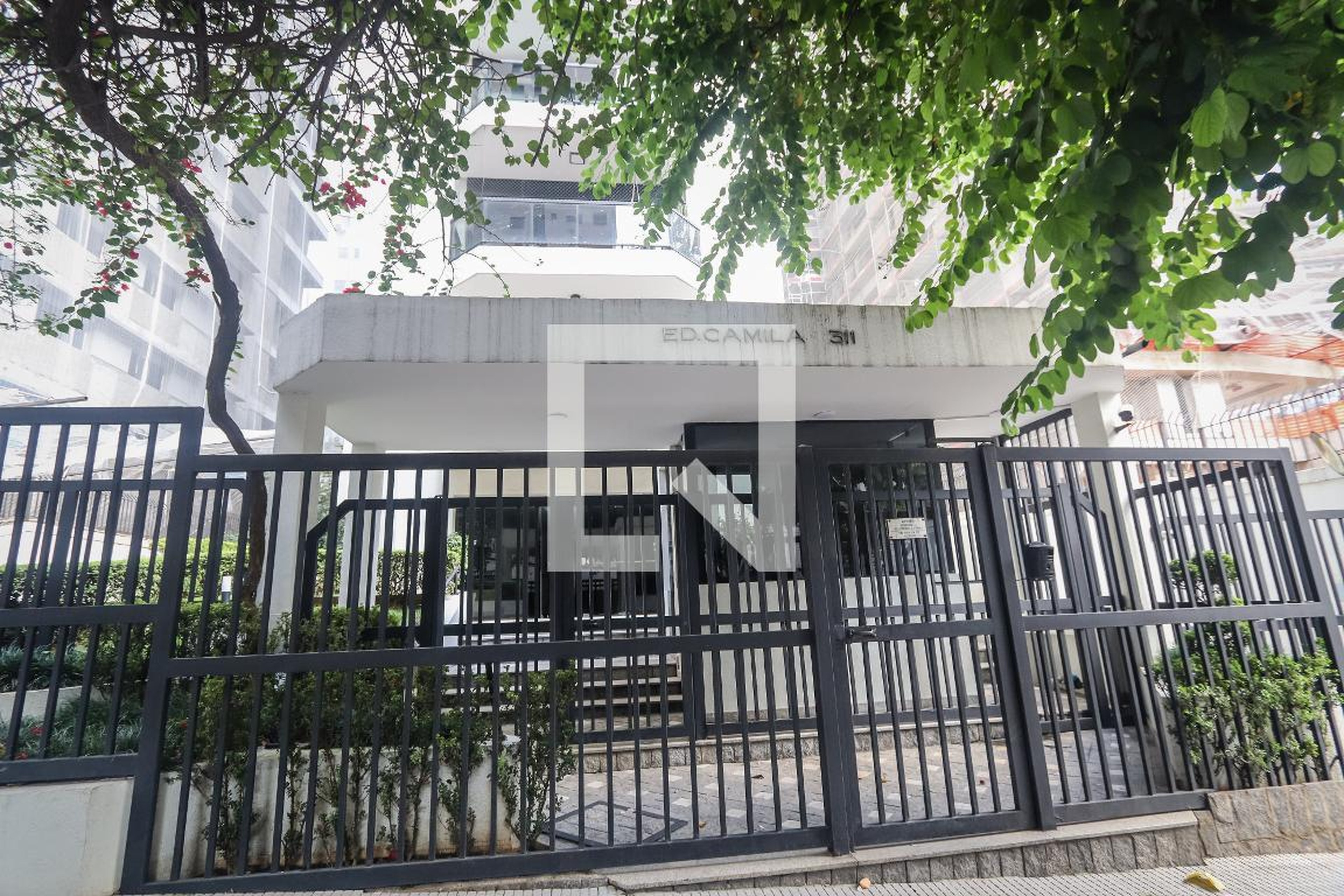 Fachada do Prédio Condomínio Ed. Camila