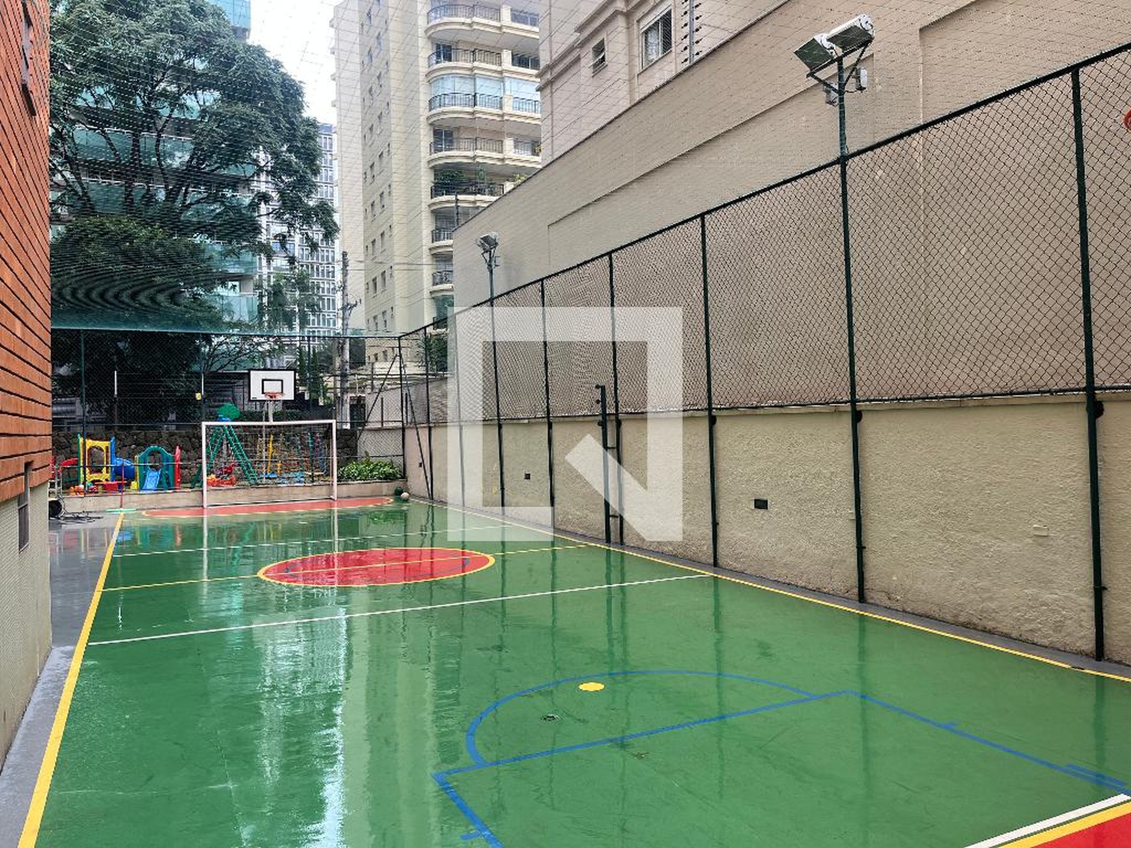 Quadra Esportiva - Maison Liege