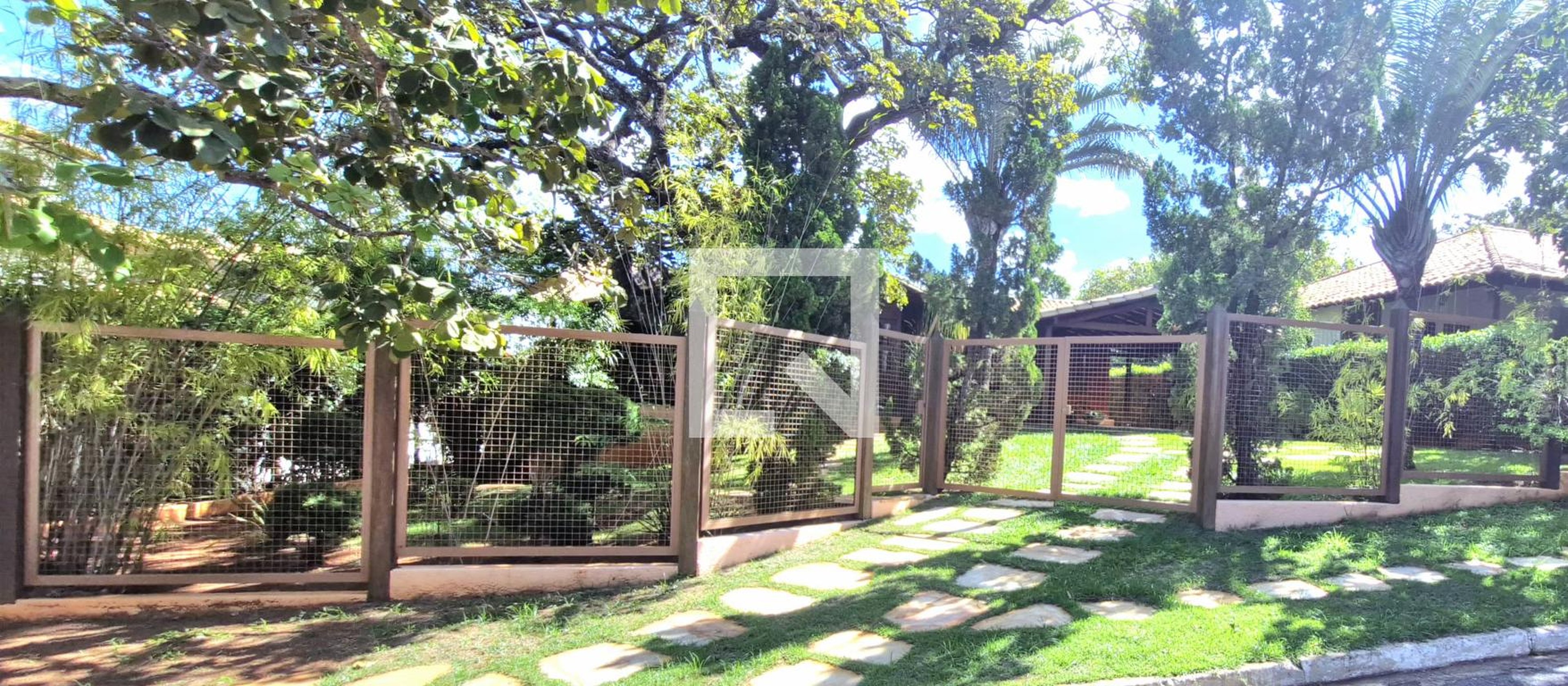 Fachada Condomínio em Alameda dos Ipês, 199