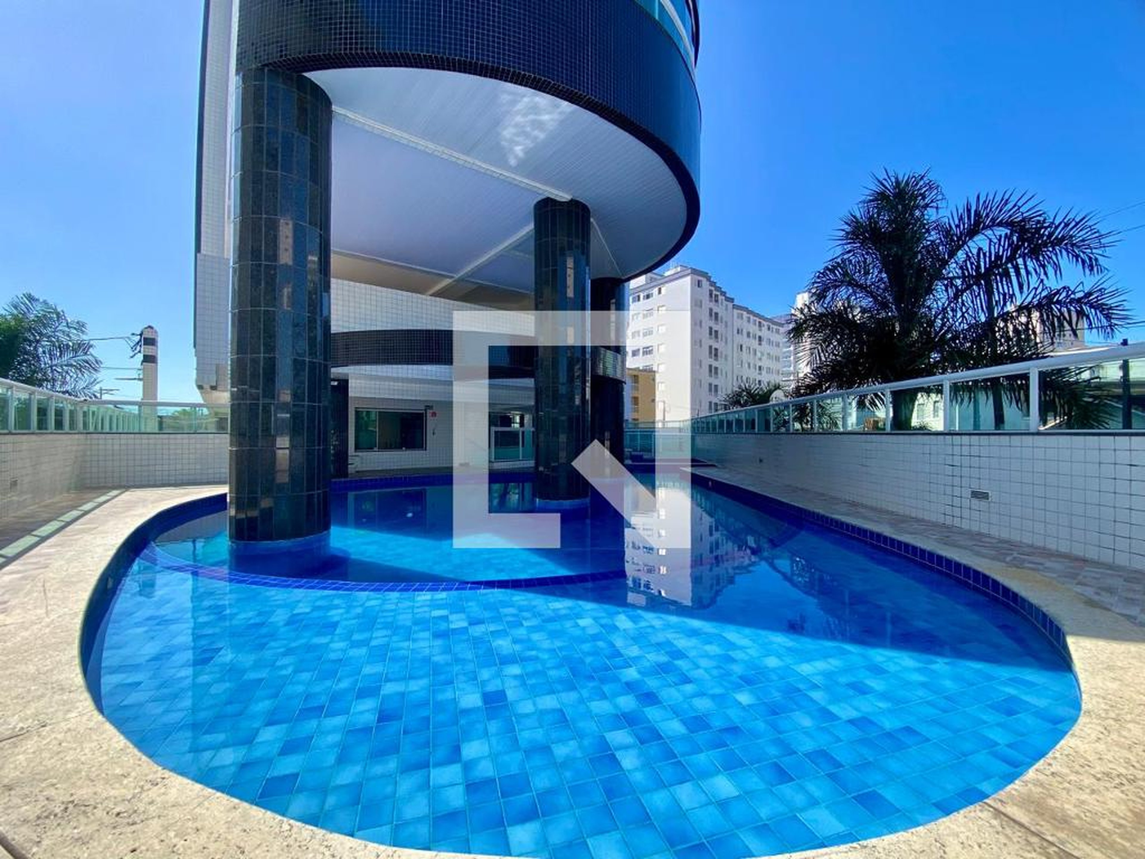Piscina - Salvador Dali