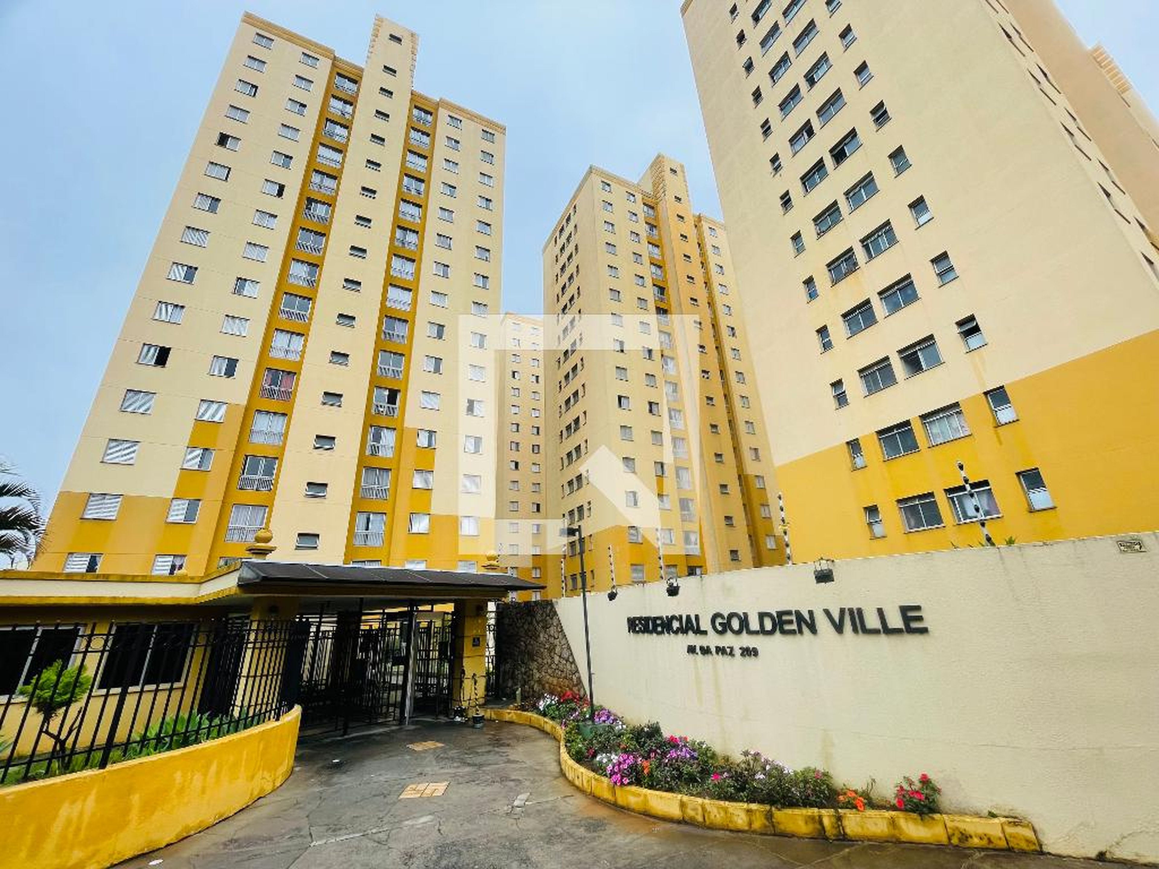 Fachada do prédio Condomínio Golden Ville