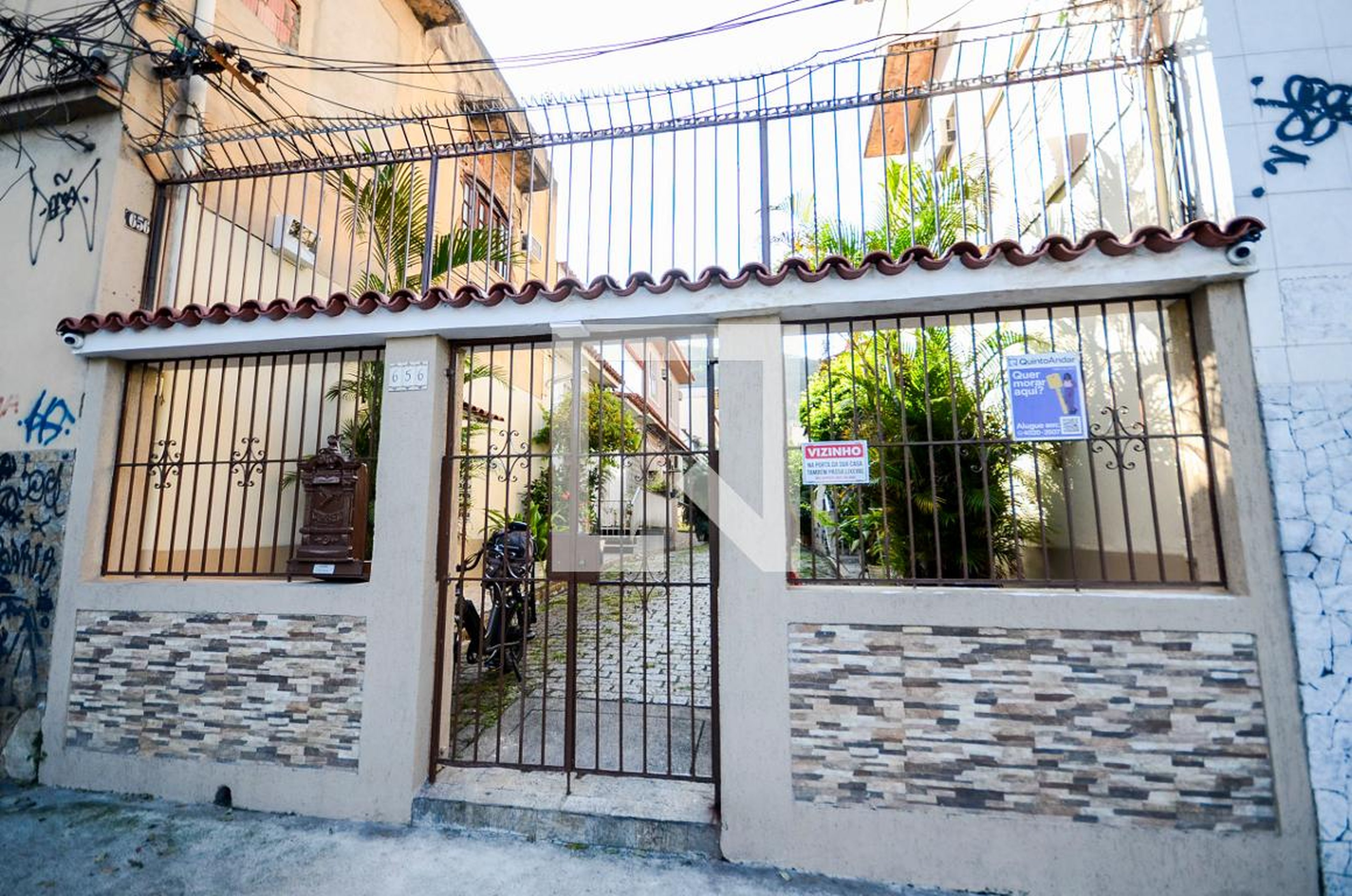 Fachada Condomínio em Rua Torres Homem, 656