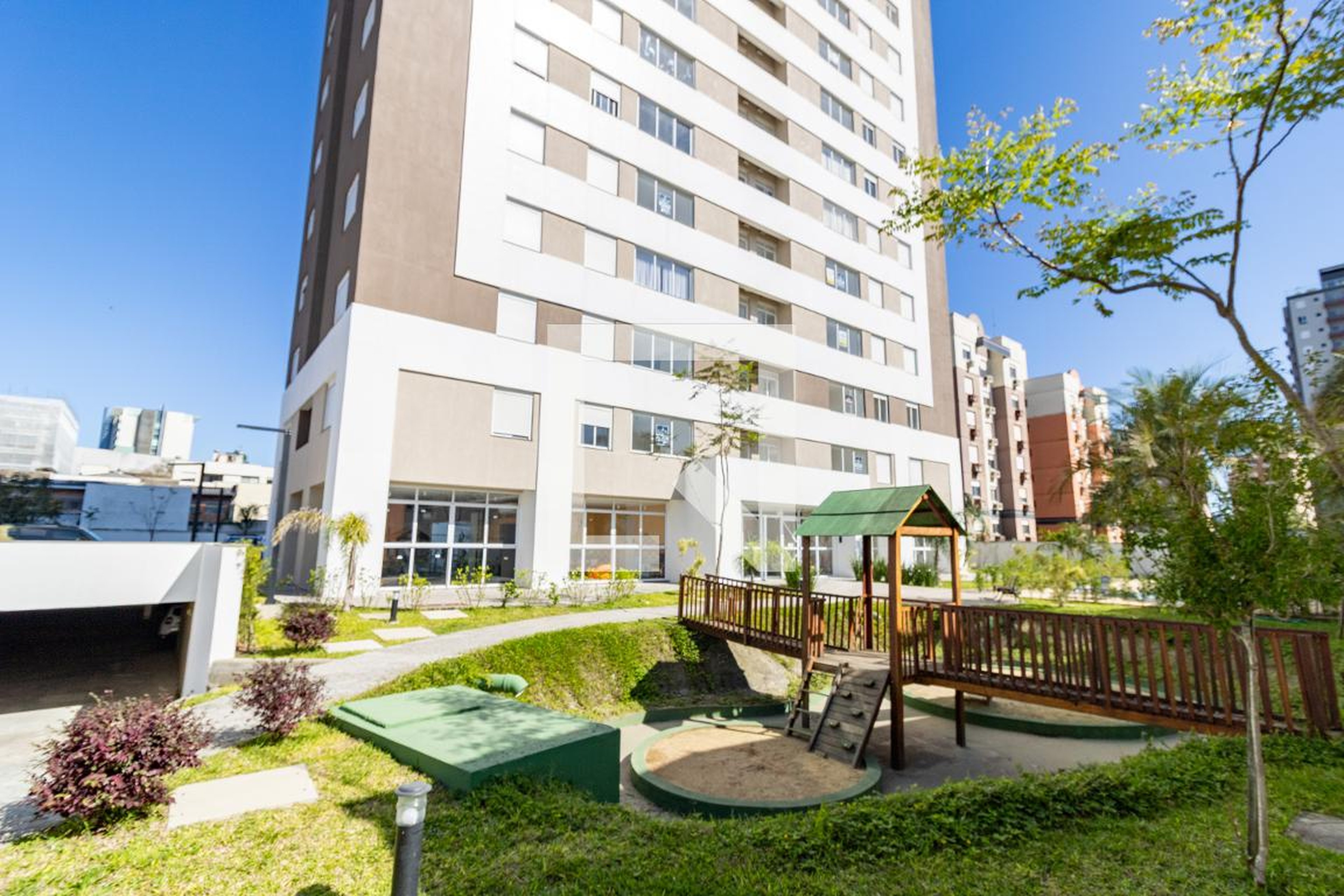 Fachada Residencial Re/Máx. Street