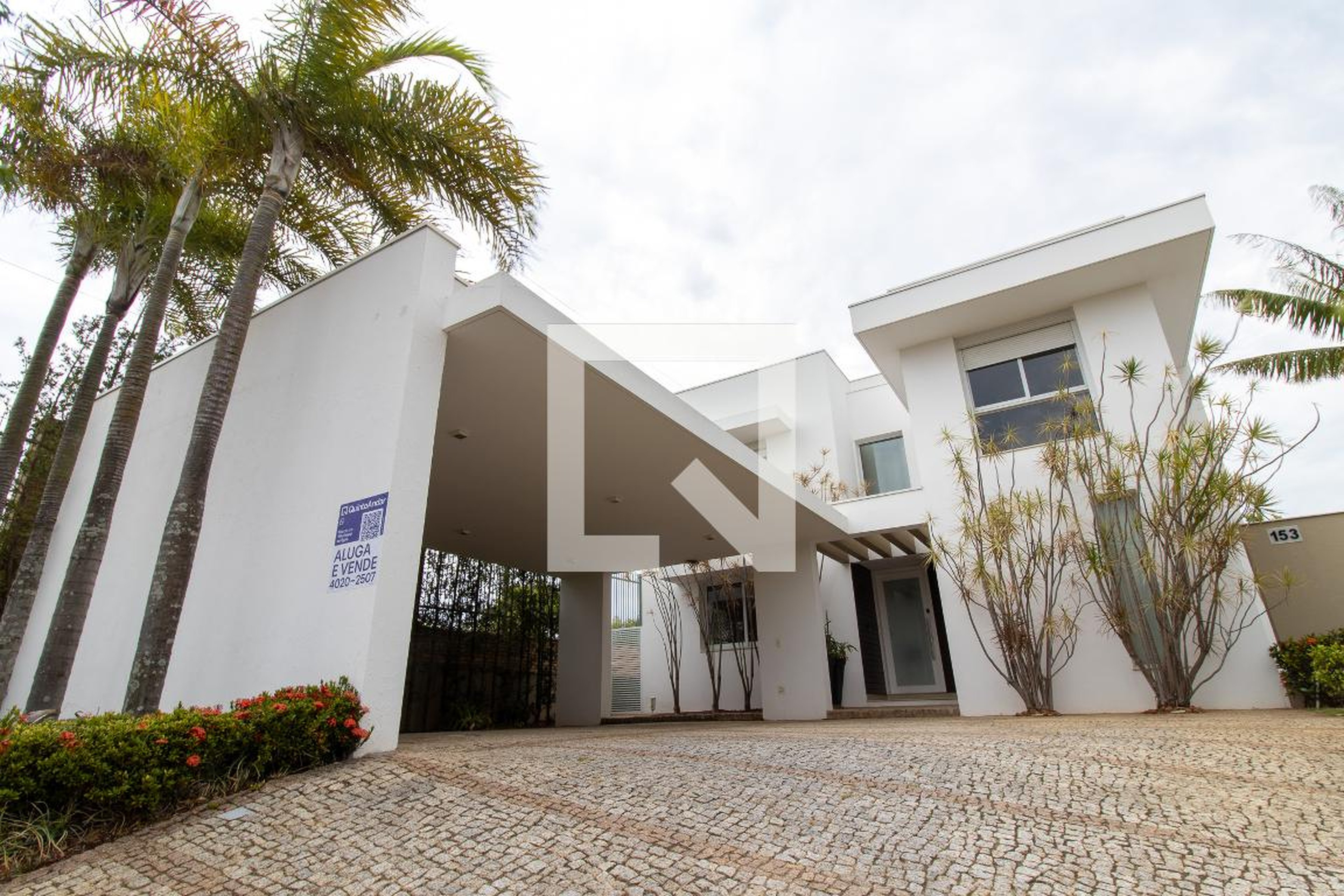 Fachada Condomínio em Rua da Asa-Branca, 153