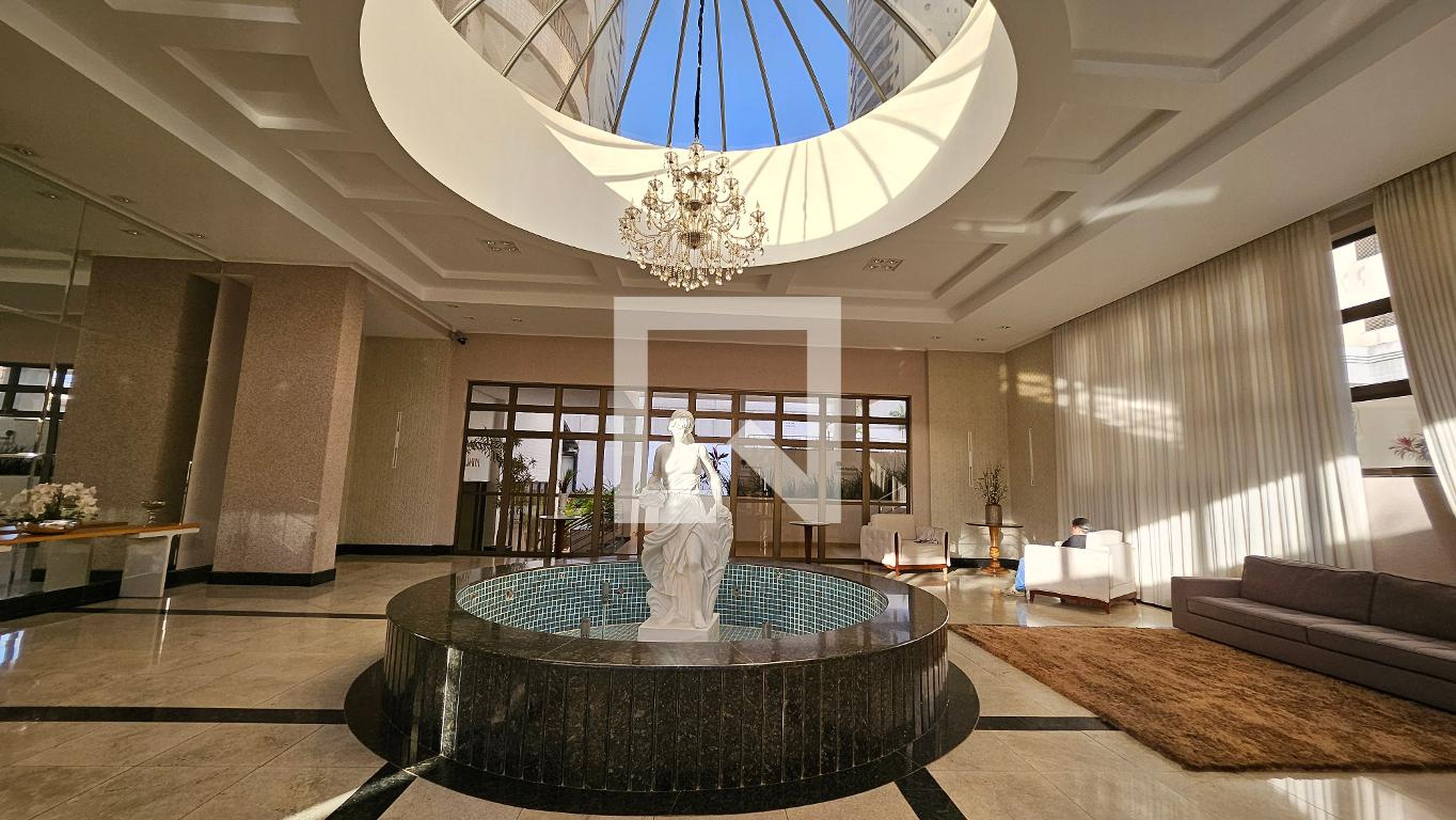 Hall de entrada Condomínio em Rua T-37, 37