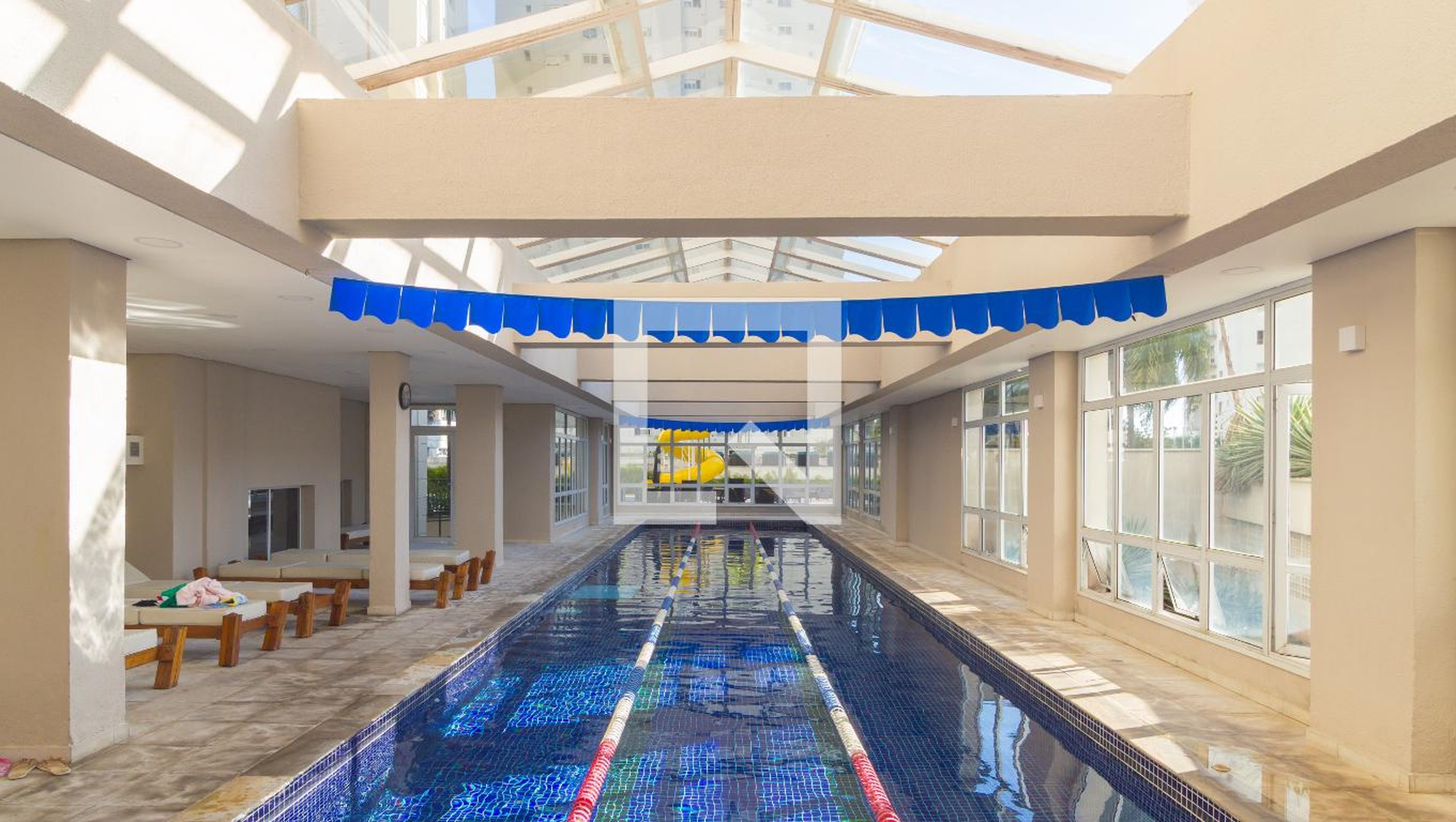 Piscina Coberta - Collori