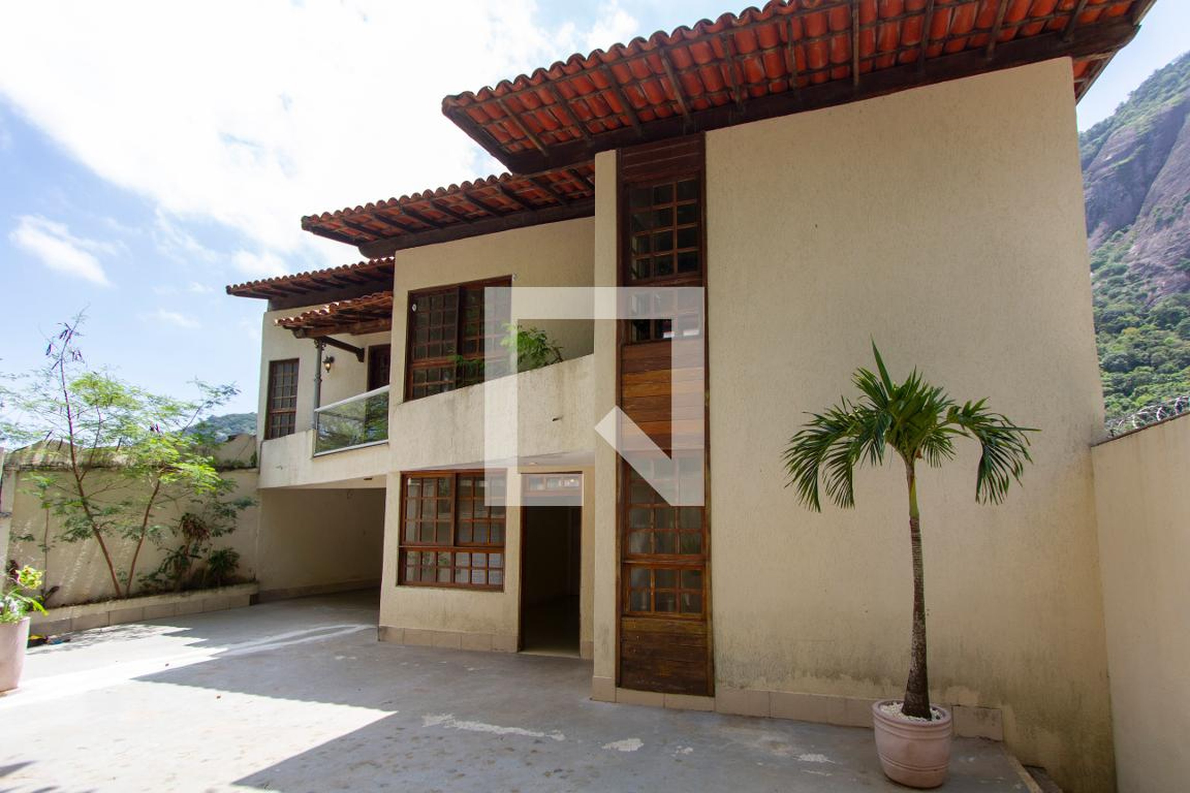 Fachada Condomínio em Rua Professor Júlio Lohman, 122