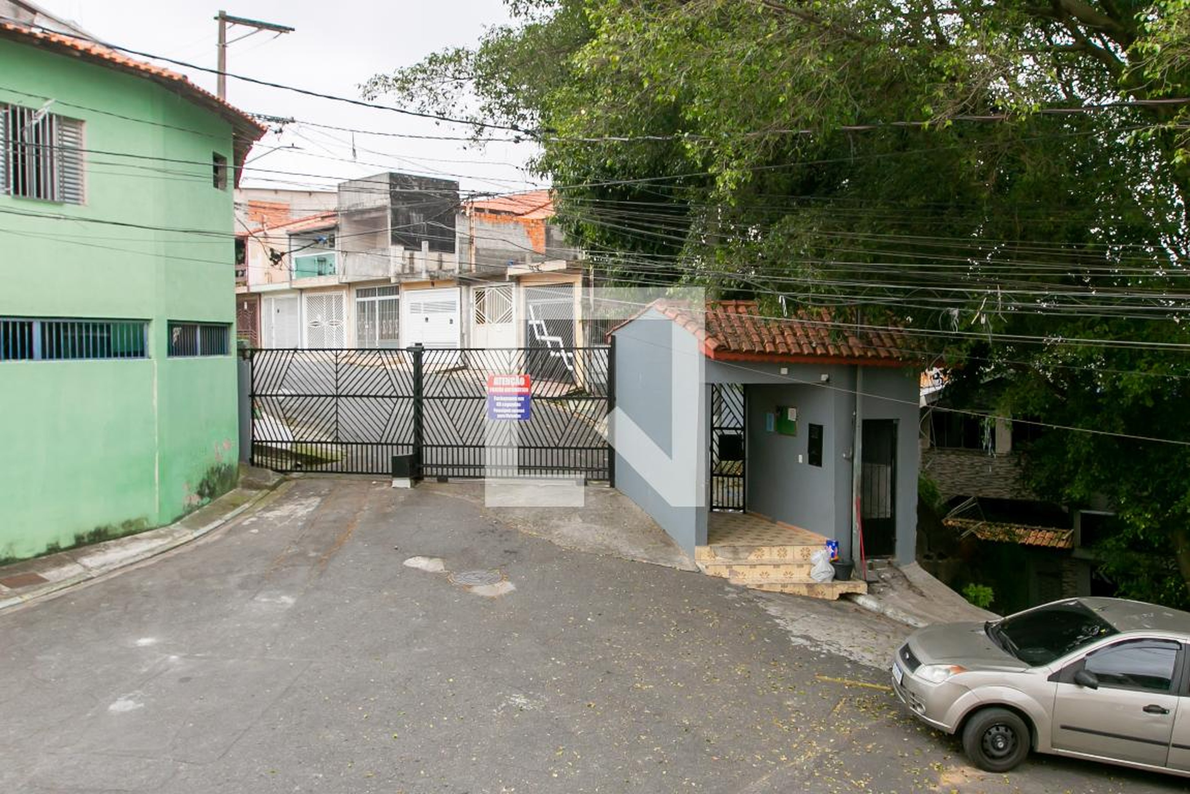 Fachada do Condomínio Condomínio em Rua Parreira-Brava, 236