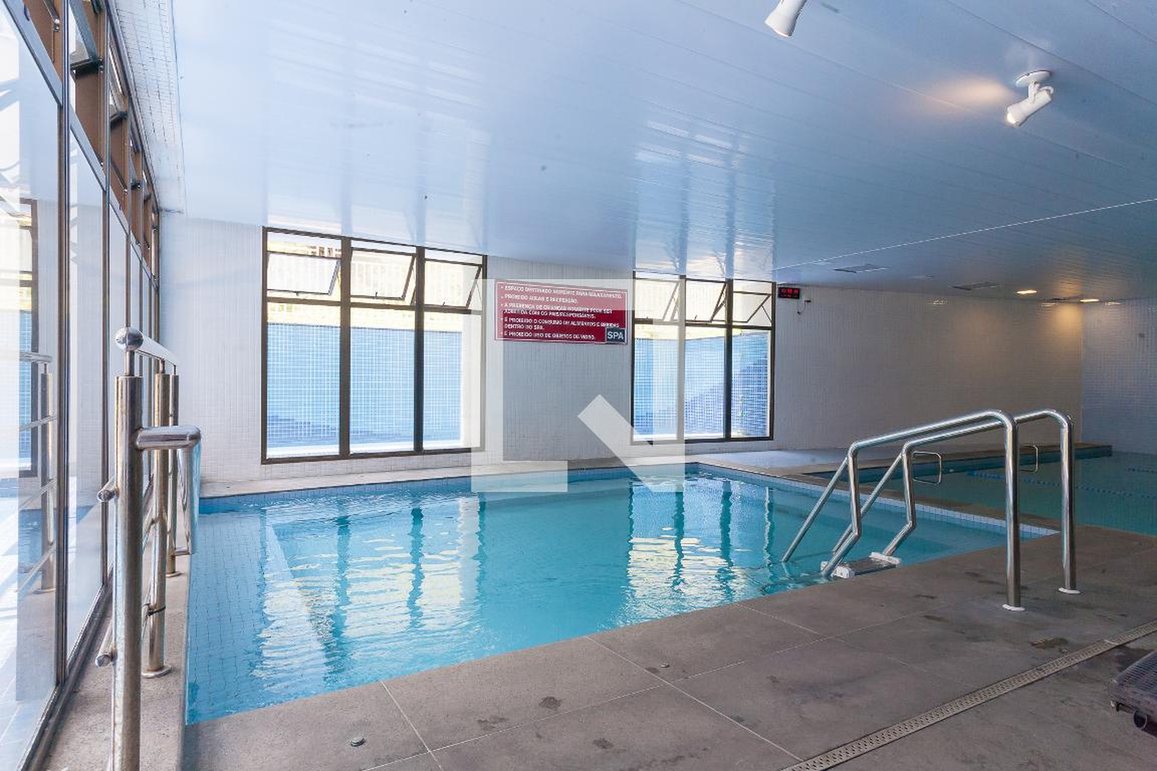Piscina Coberta - Metrópole