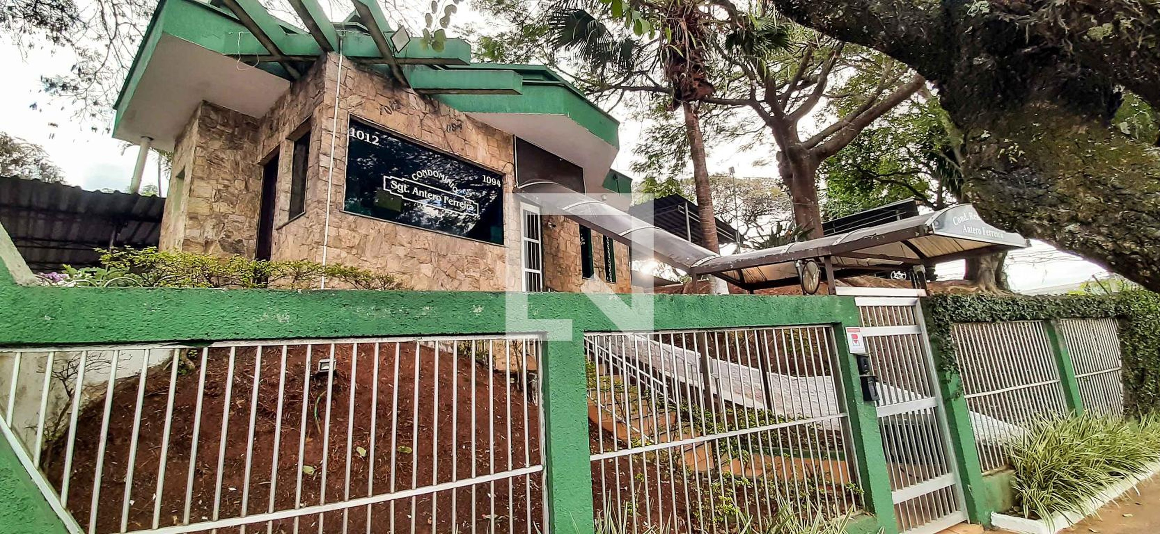 Fachada Condomínio em Rua General Newton Estilac Leal, 1094
