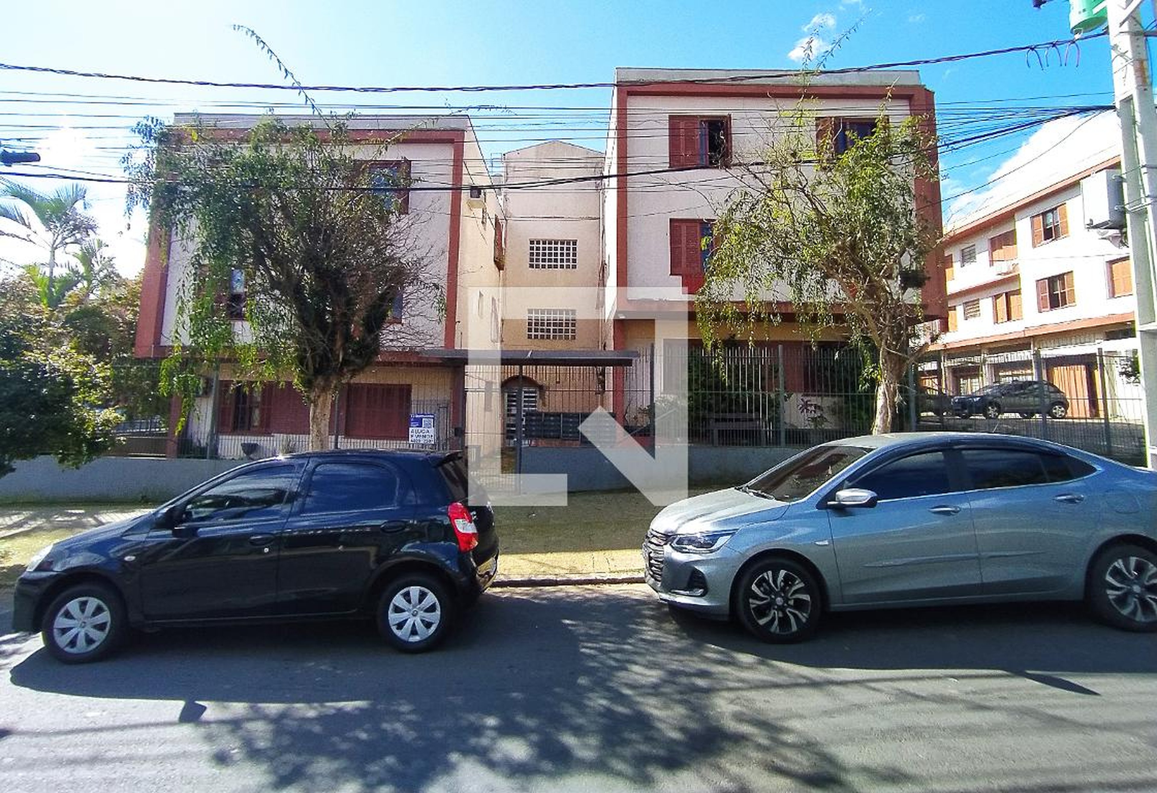 Fachada Condomínio em Rua Oscar Schneider, 6