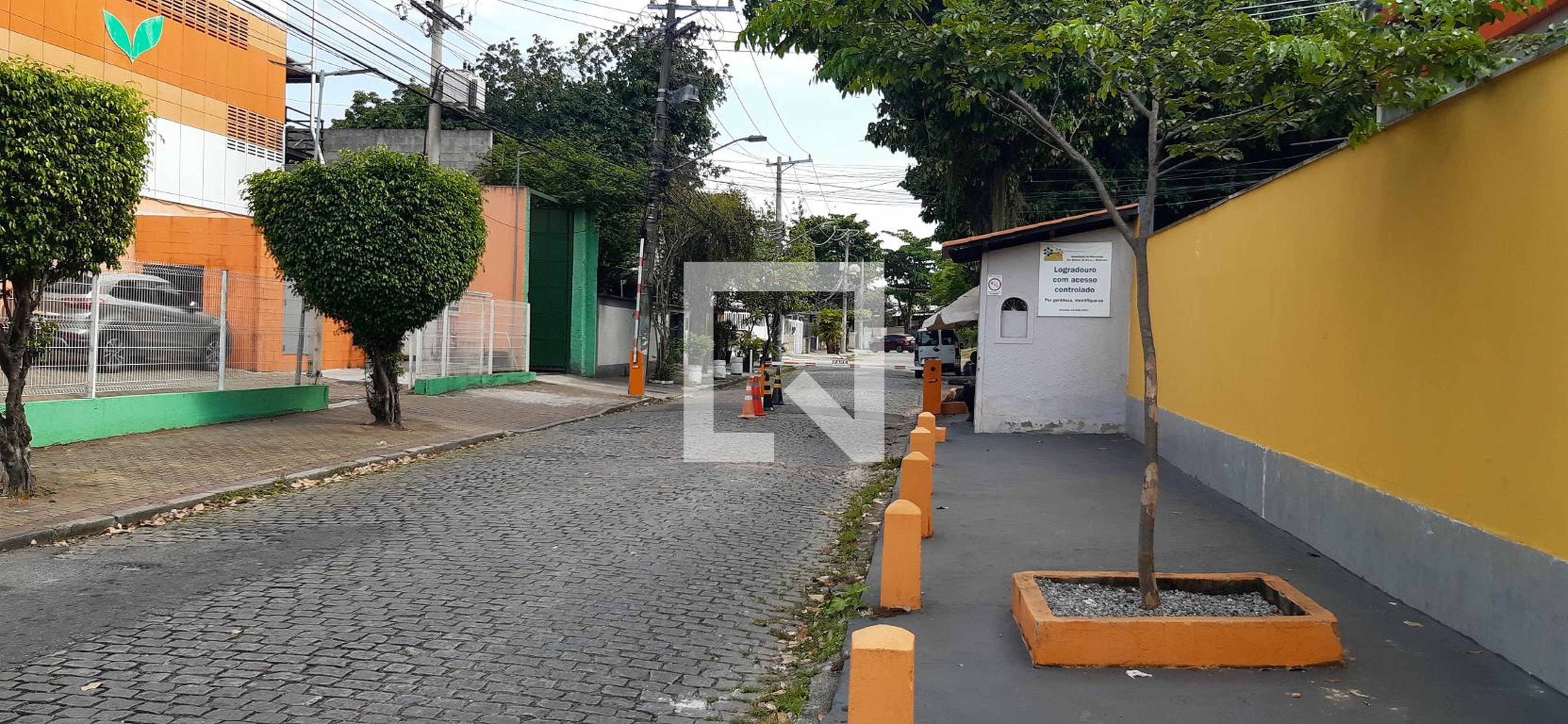 Fachada Condomínio em Rua Pico do Papagaio, 190