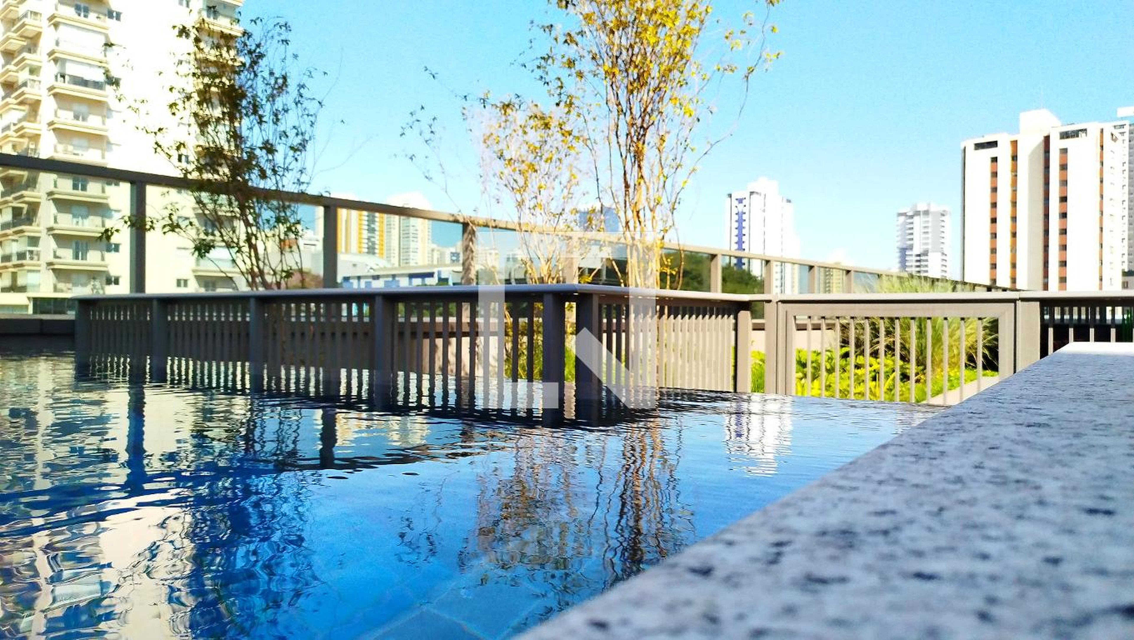 Piscina - Edifício Almagah