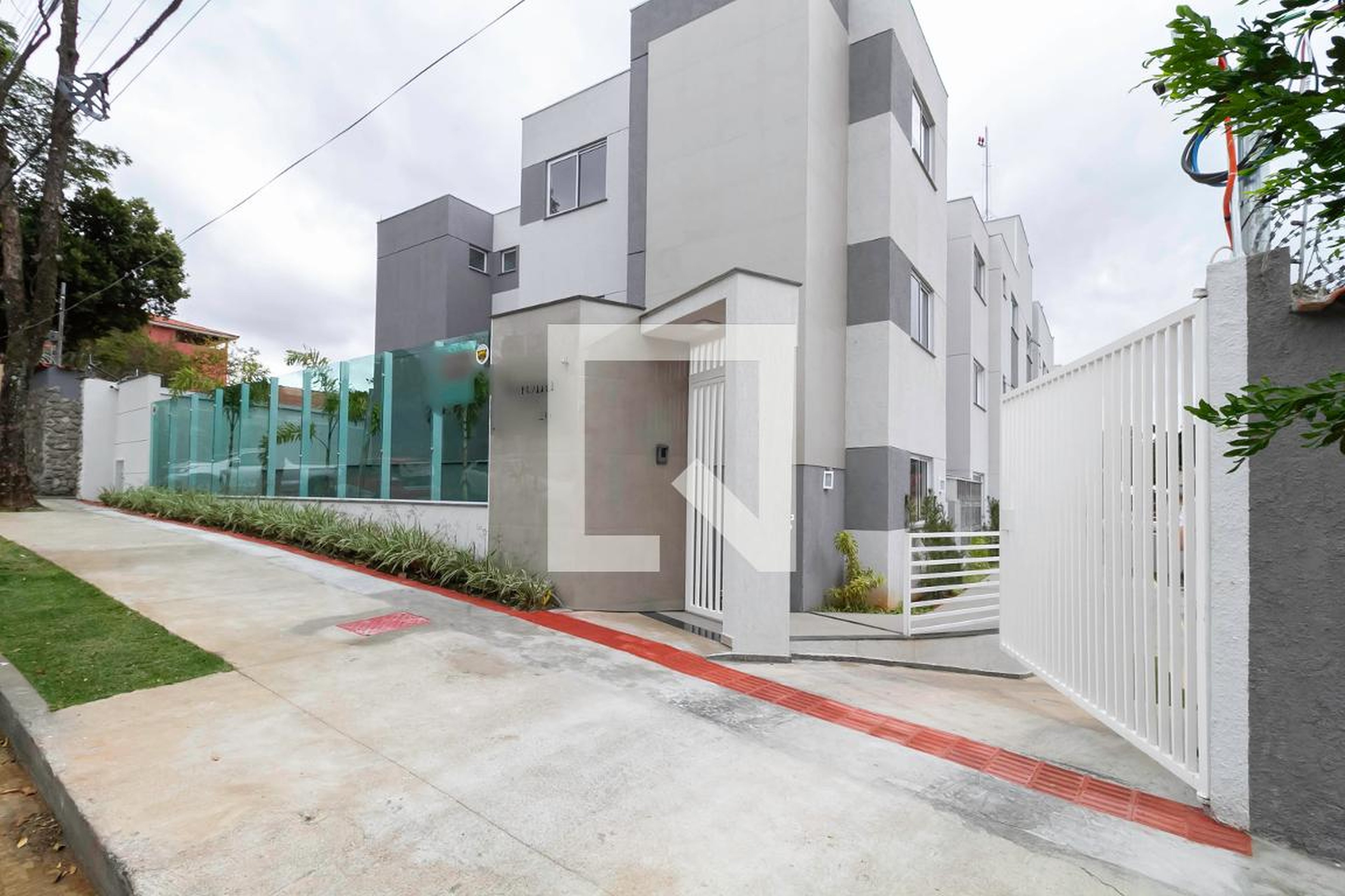 Fachada Condomínio em Rua Carlos Sá, 26