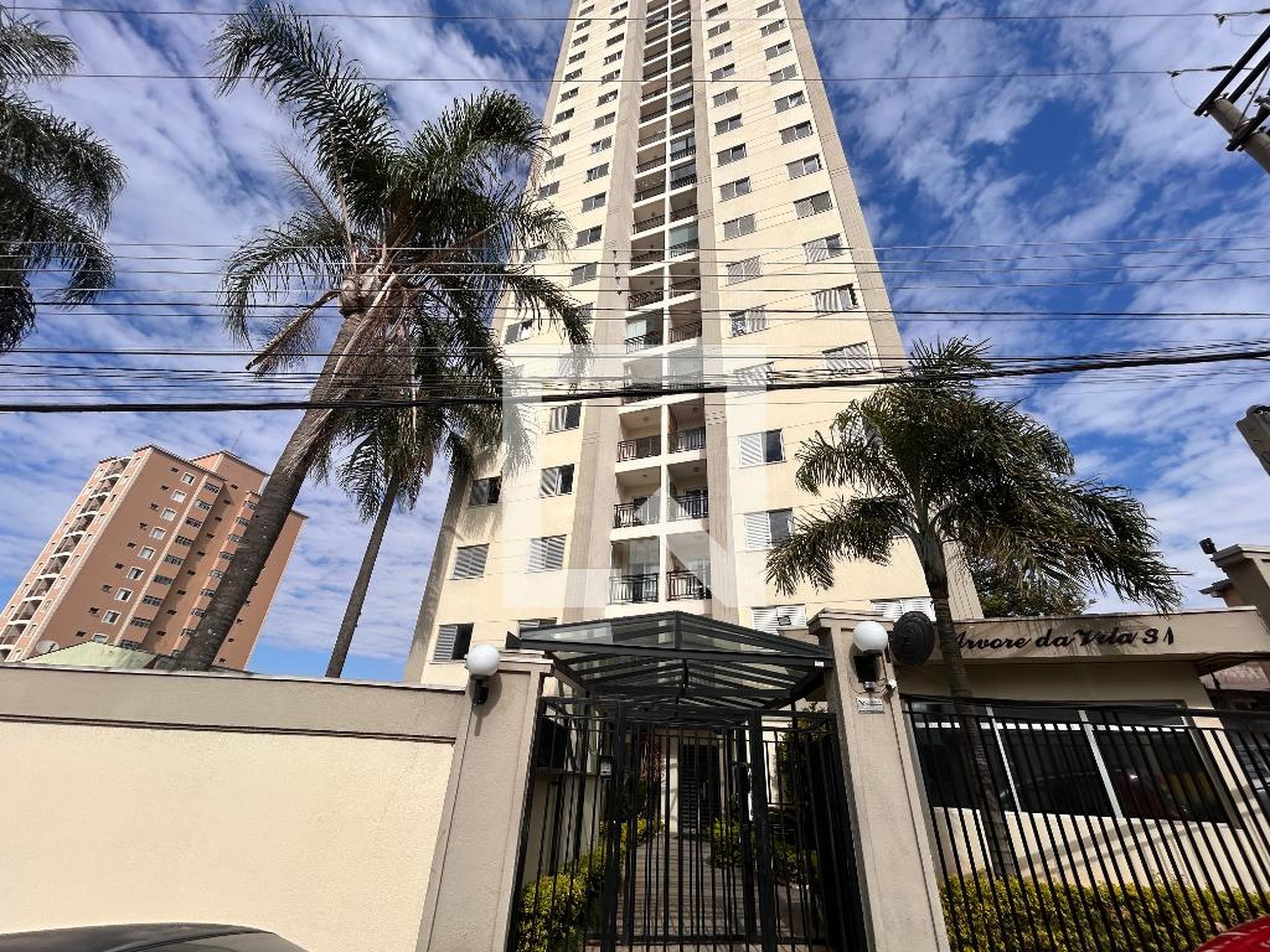 Fachada Edifício Árvore Vila