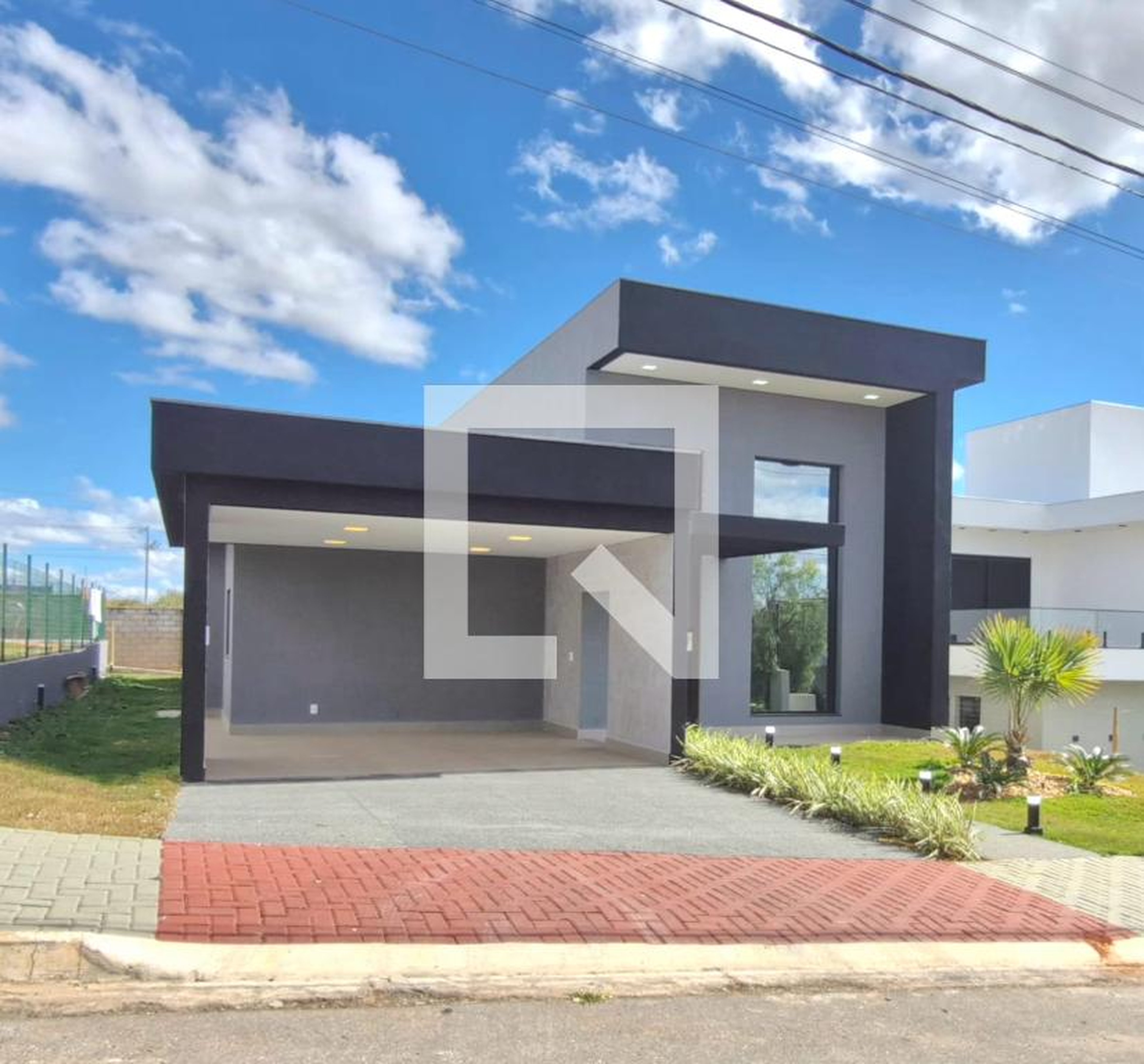 Fachada Condomínio em Rua P, 295