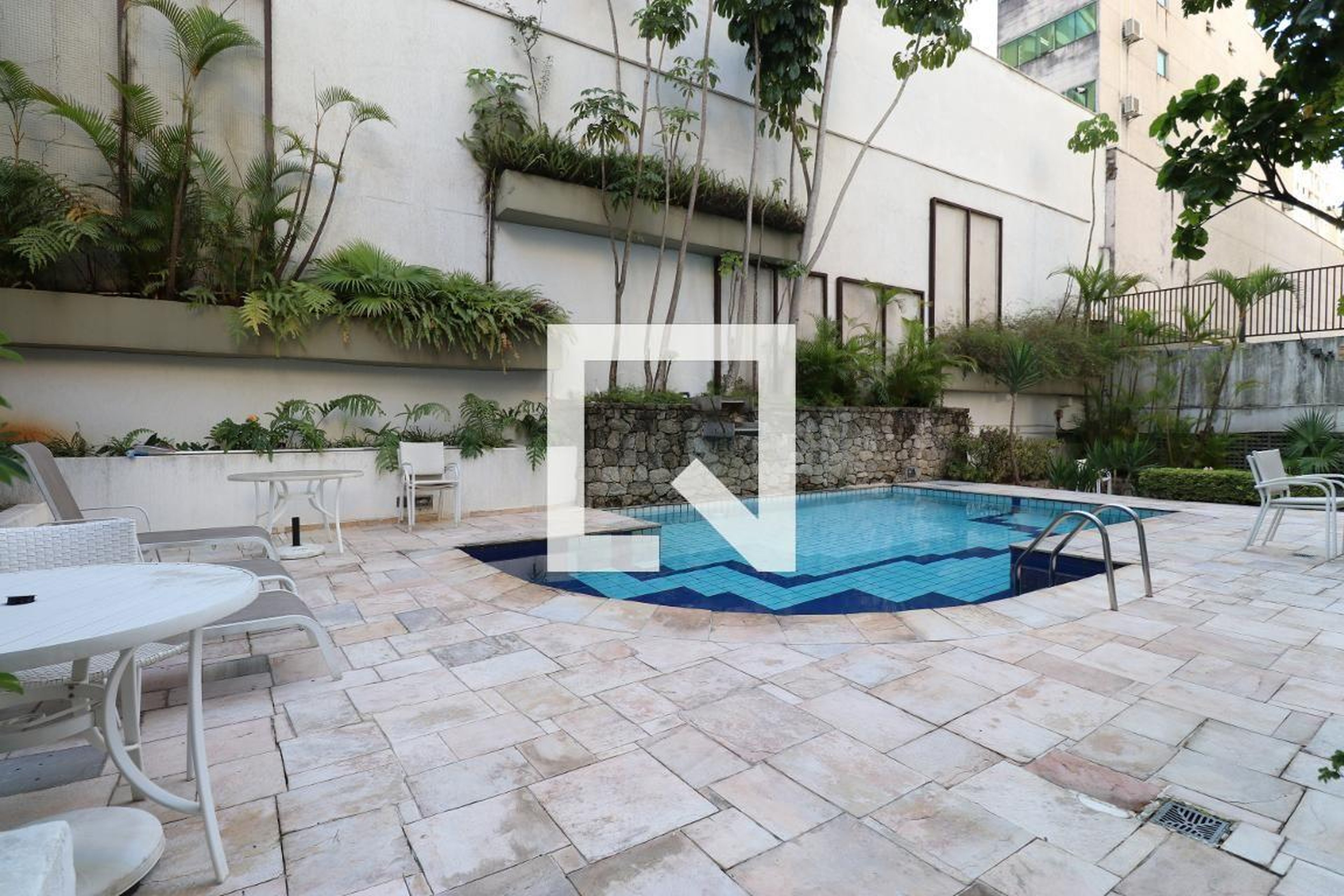 Piscina - Lords Residence