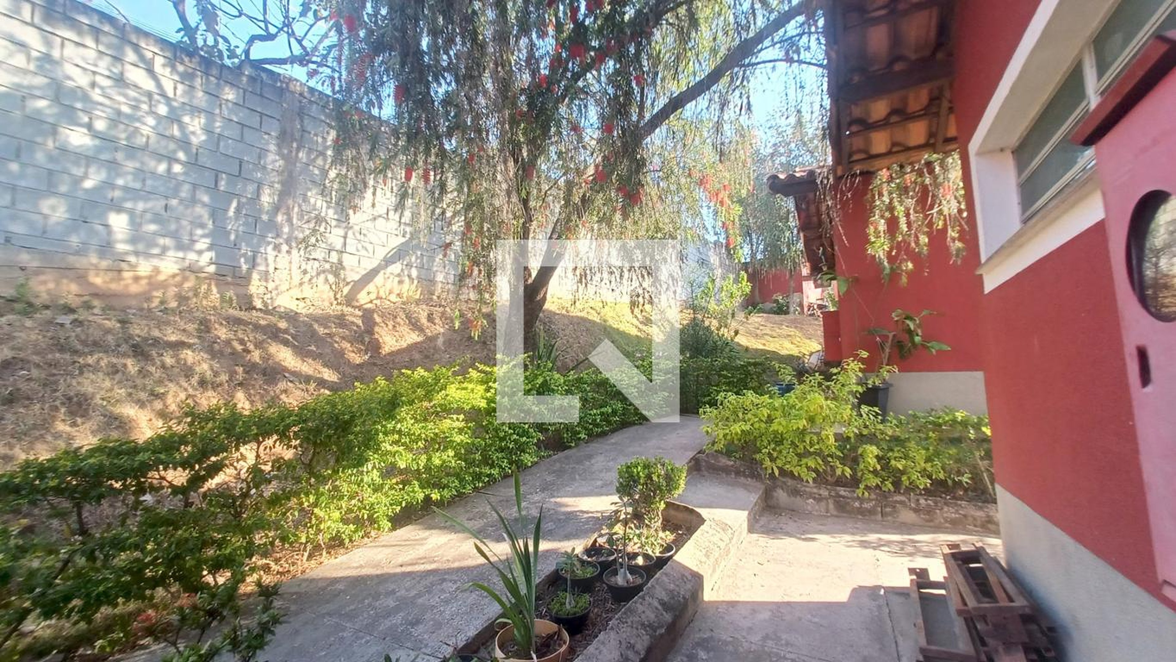 Área externa - Hibisco