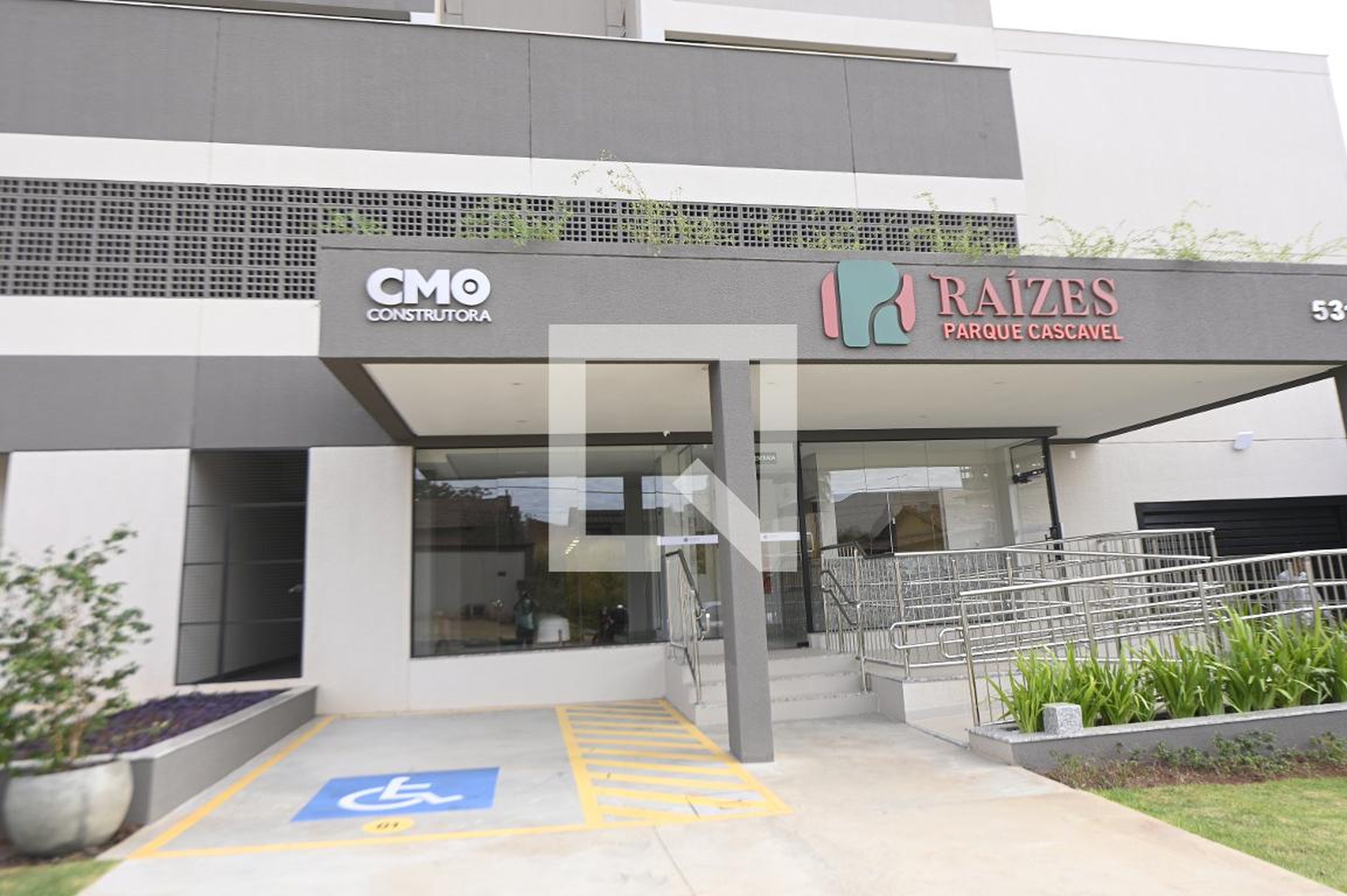 Fachada Condomínio Raízes Parque Cascavel