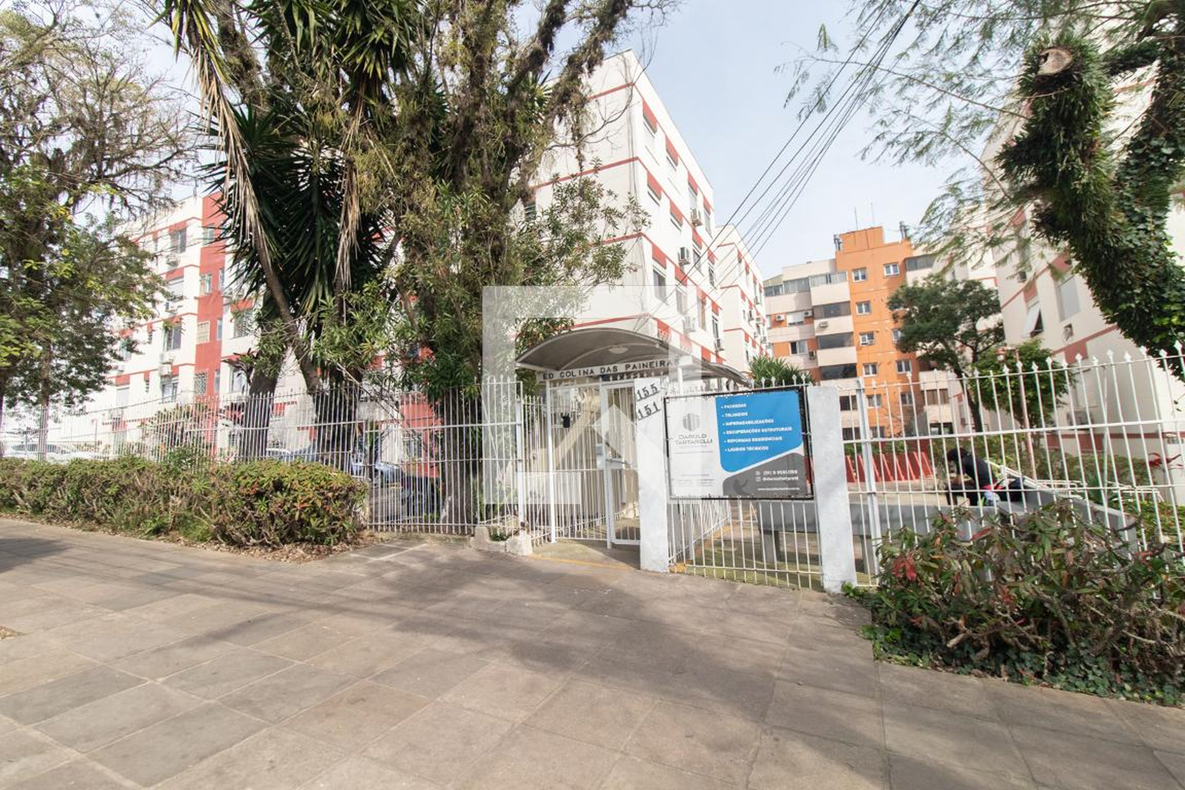 Fachada Condomínio Colina das Paineiras