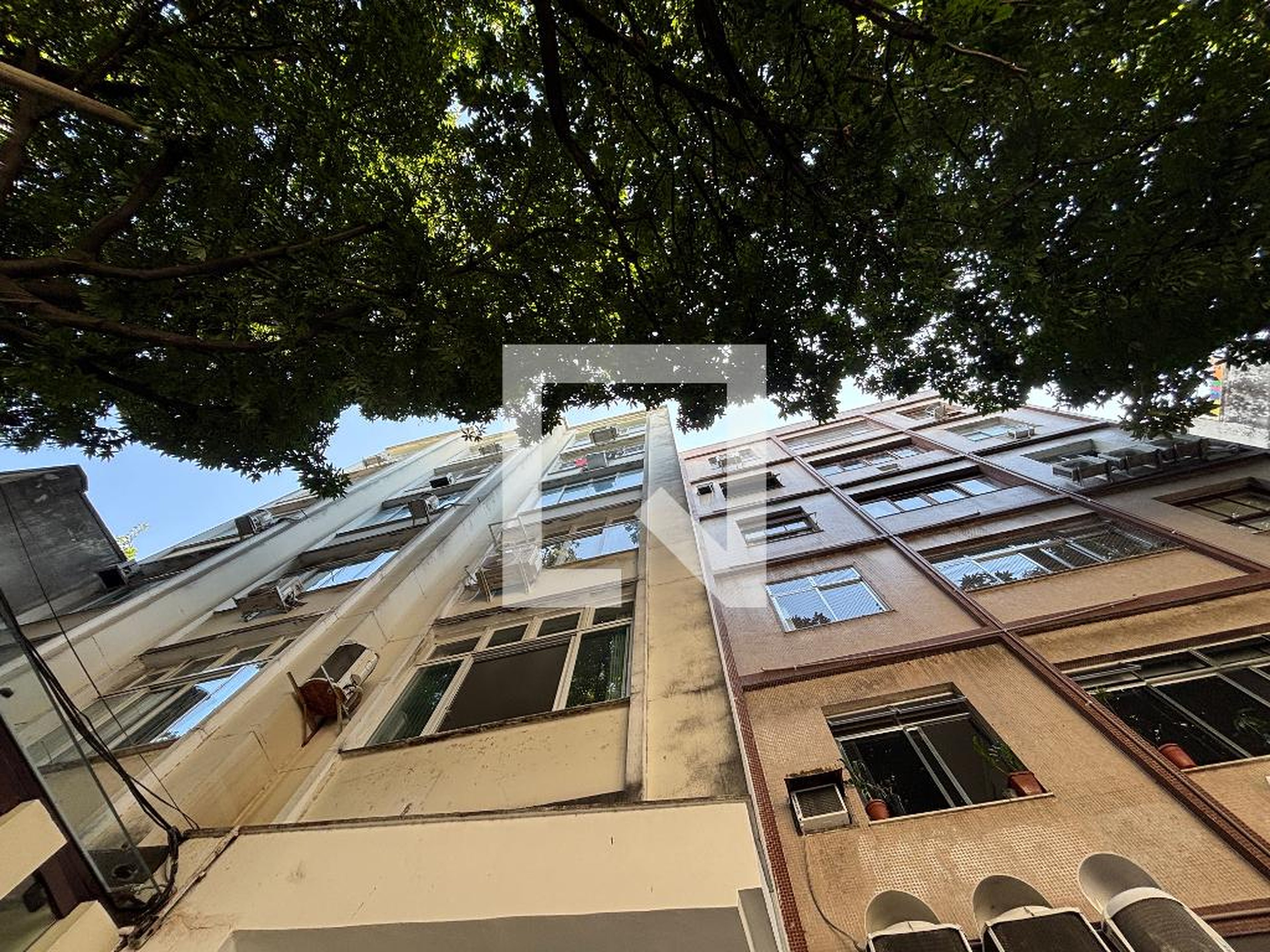 Fachada Condomínio em Rua Dias Ferreira, 617