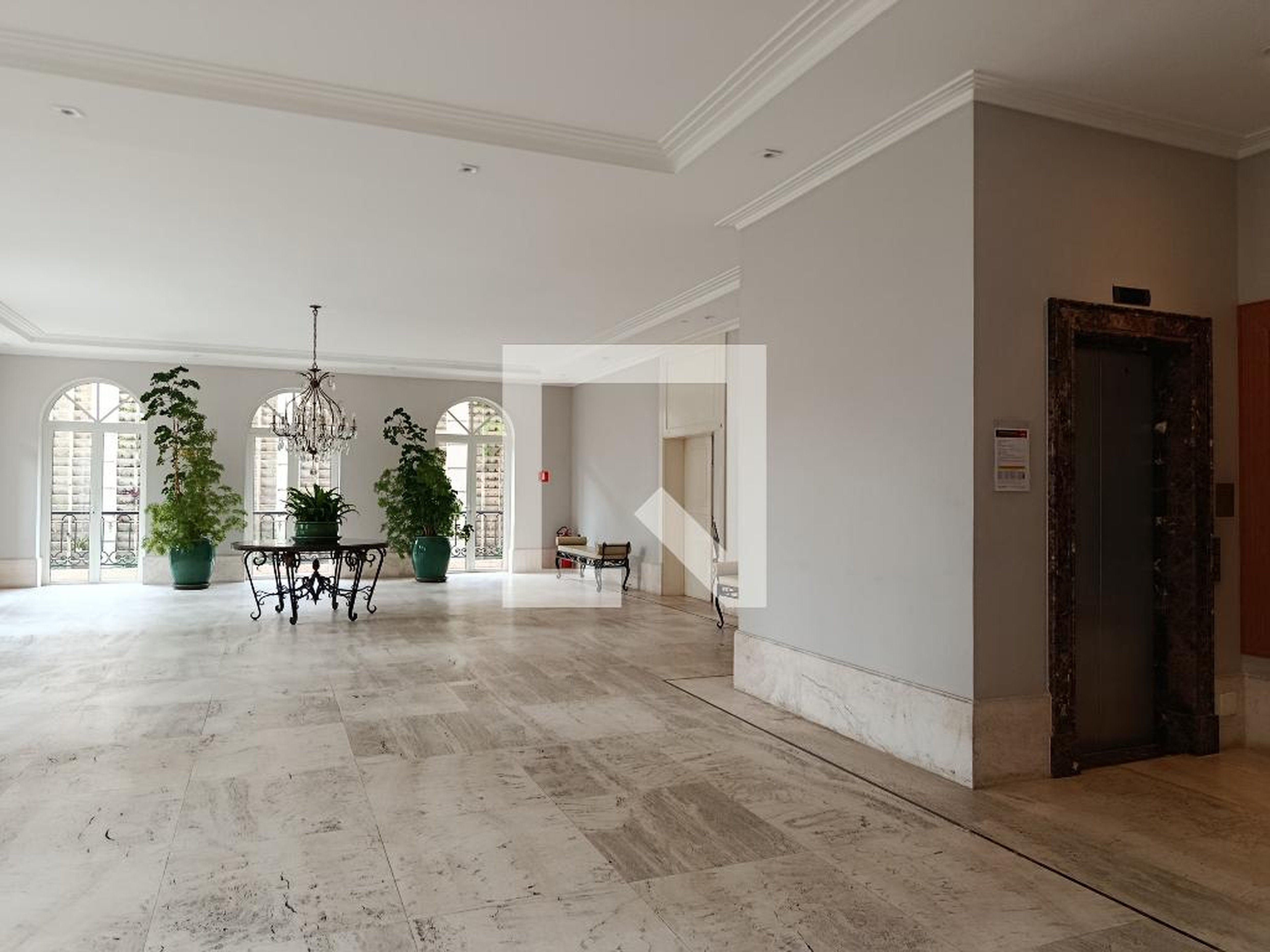 Hall de entrada - MAISON DE ORLEANS