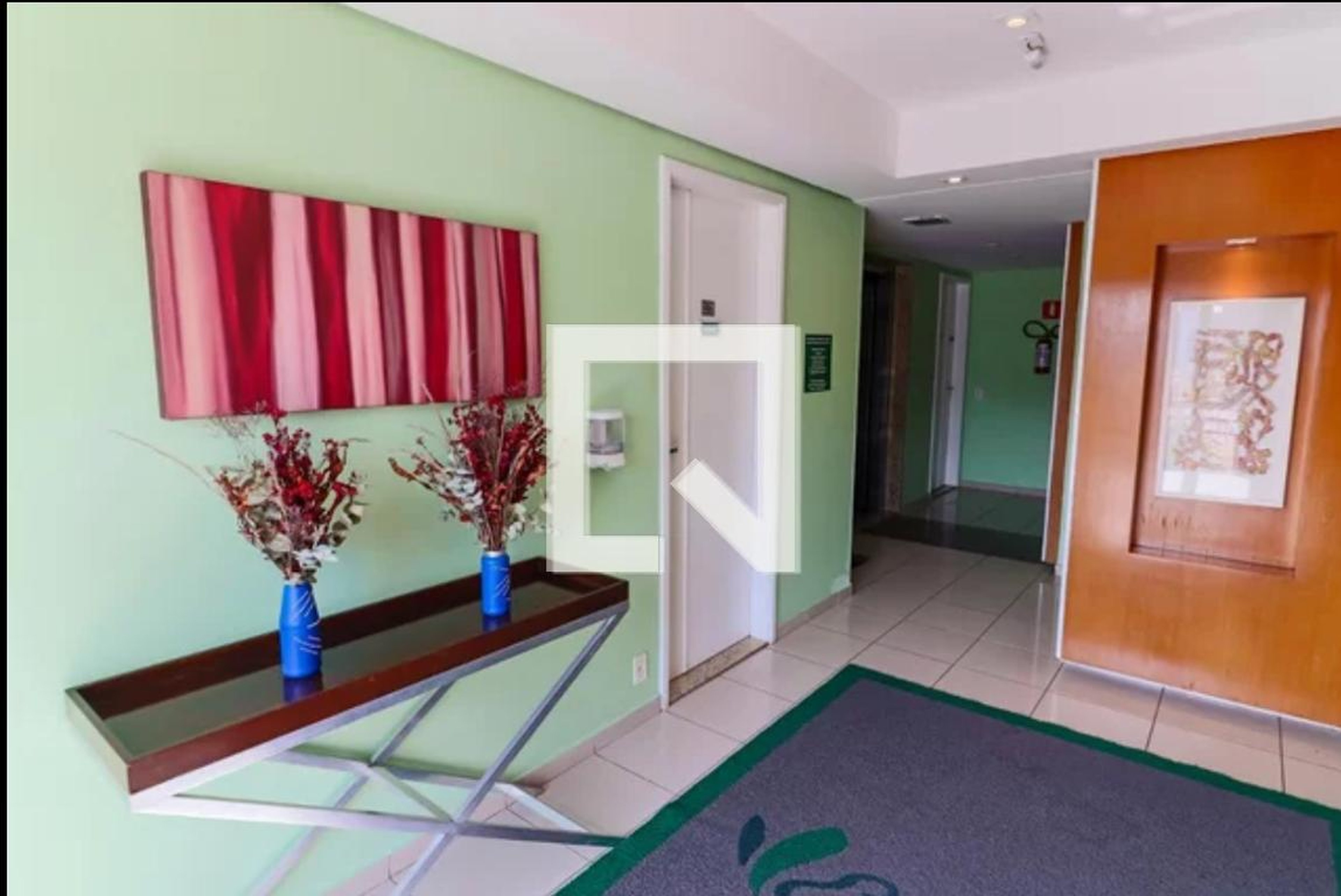 Hall - ECOLIFE