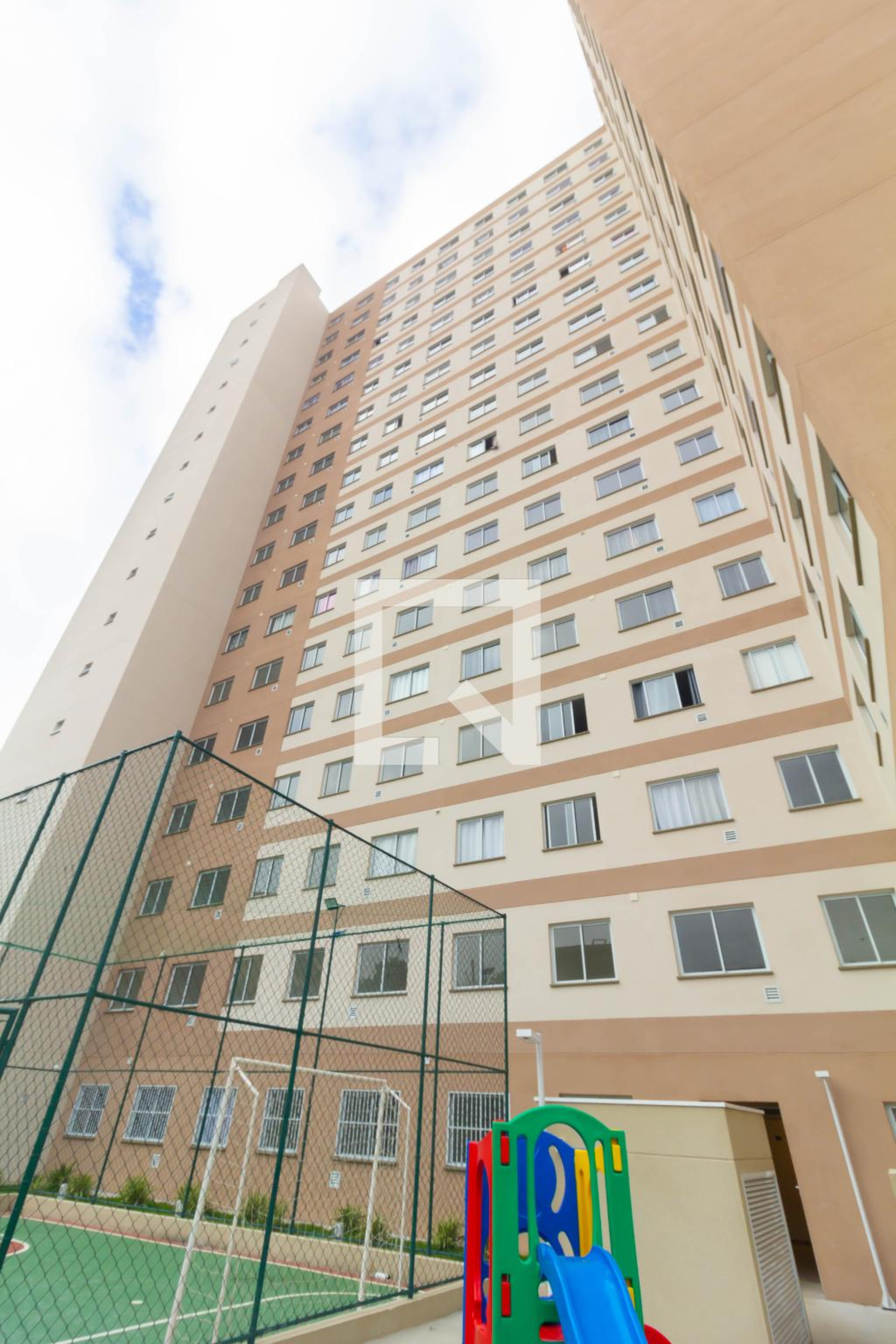 Fachada Condomínio em Rua Vitor Gianotti, 25