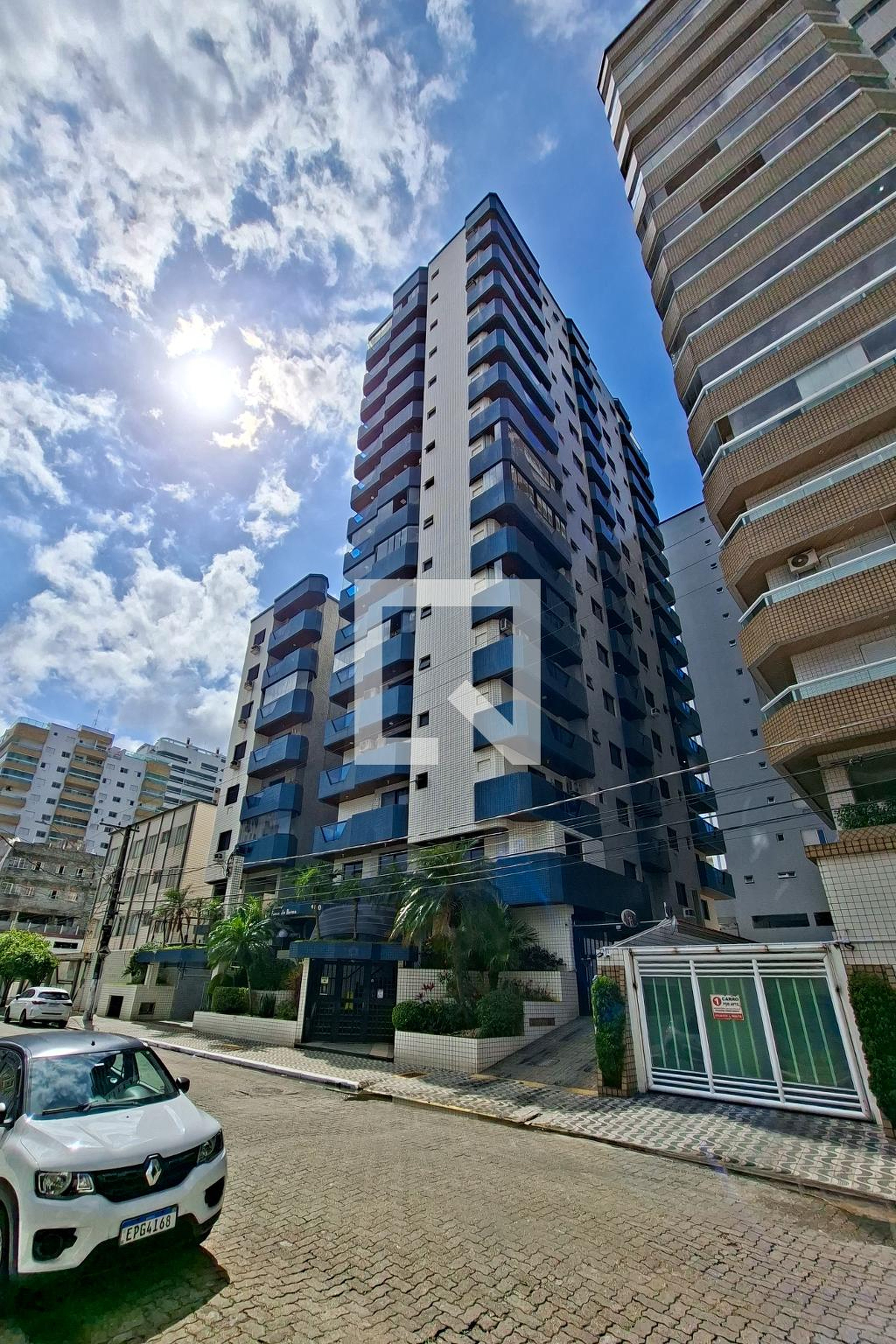 Fachada do Prédio Condomínio FAROL DA BARRA