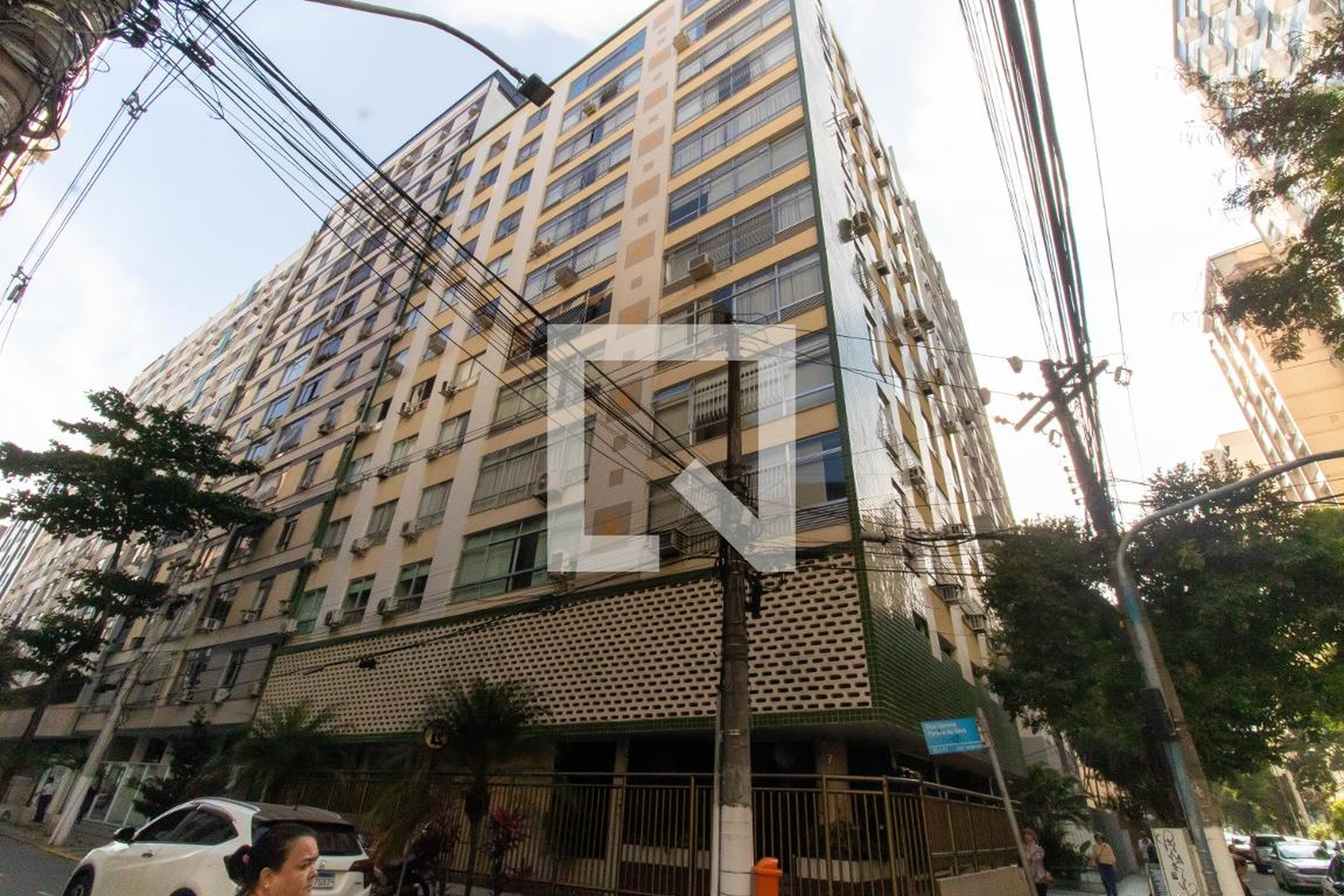 Fachada Condomínio em Rua General Pereira da Silva, 42