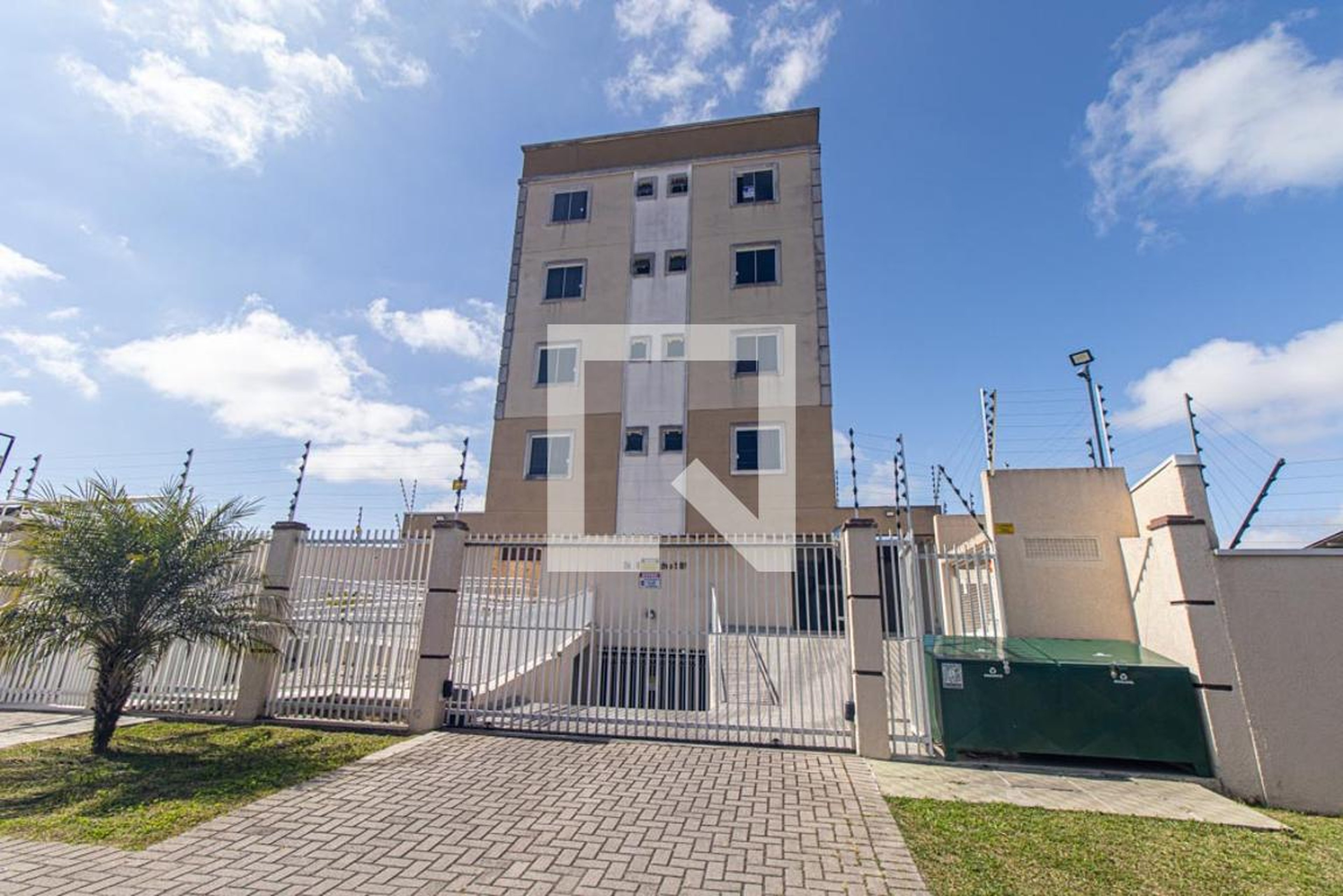 Fachada do Condomínio Condomínio em Rua Zonardy Ribas, 581