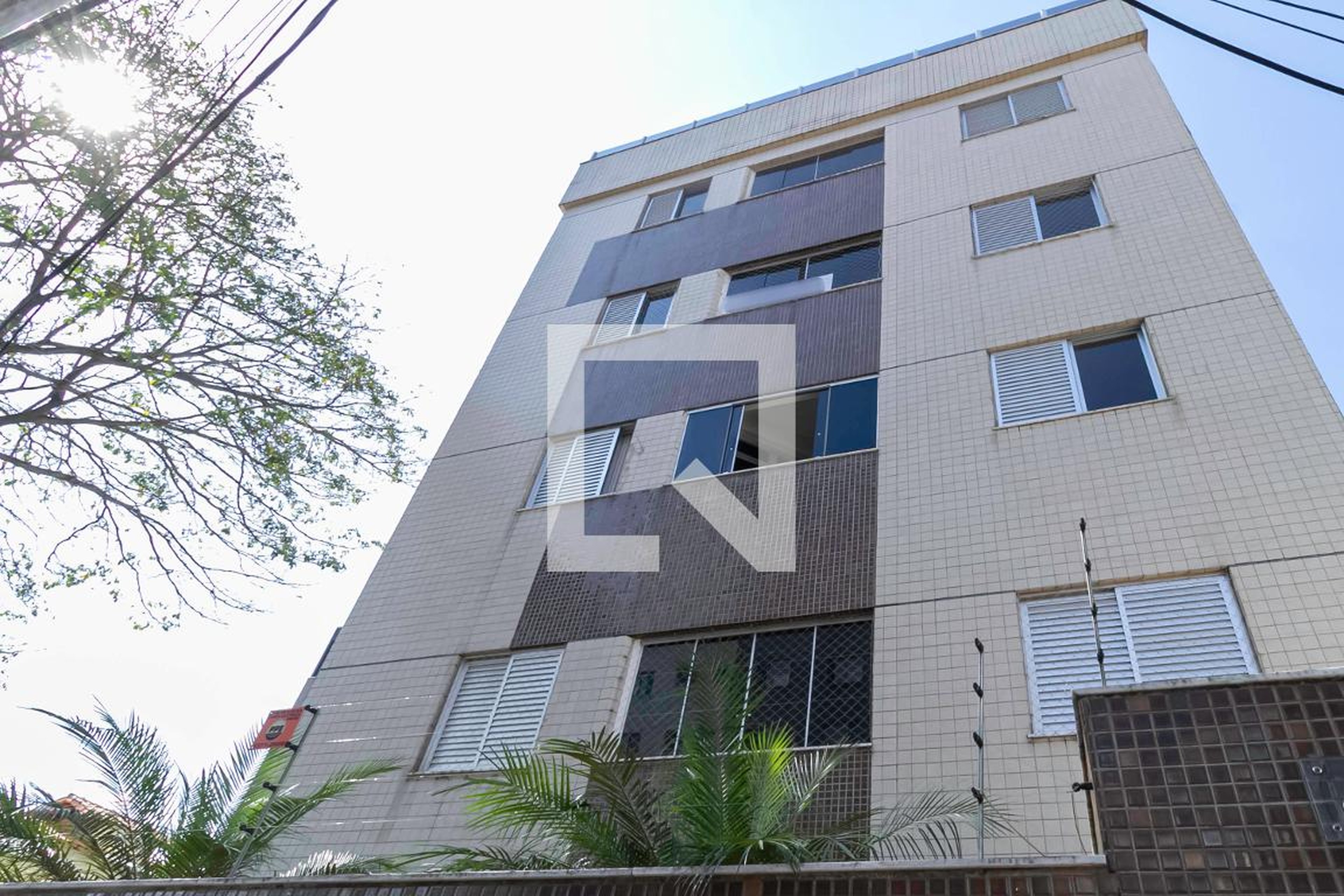 Fachada Condomínio em Rua Castelo Serpa, 95